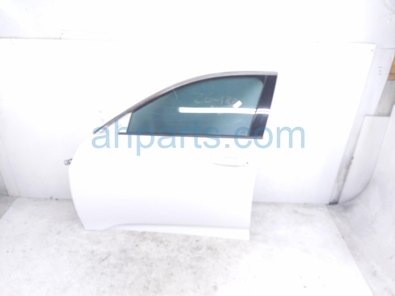 Honda FR/LH DOOR - WHITE - NO MIRROR/TRIM