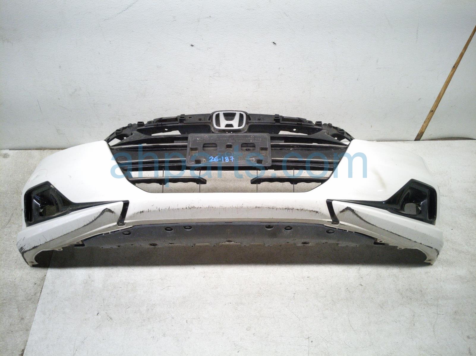 $495 Honda FRONT BUMPER COVER - WHITE *SCUFFS