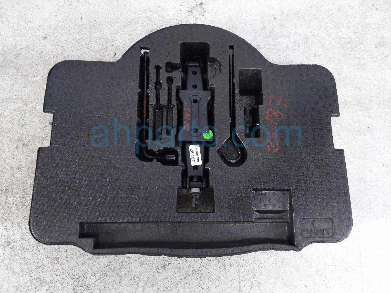 $100 Honda JACK & TOOLS W/ FOAM HOLDER