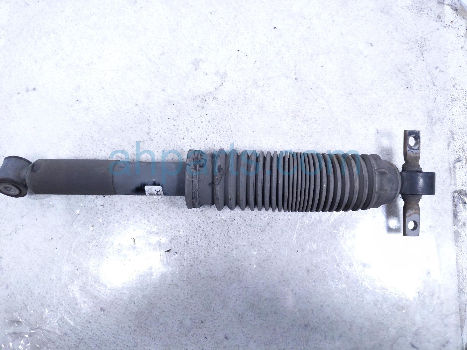 2020 Honda Odyssey Strut / Spring / Rear Passenger Shock Absorber 52610 THR A12 Replacement 2020 Honda Odyssey Strut / Spring / Rear Passenger Shock Absorber 52610 THR A12 Replacement thumbnail