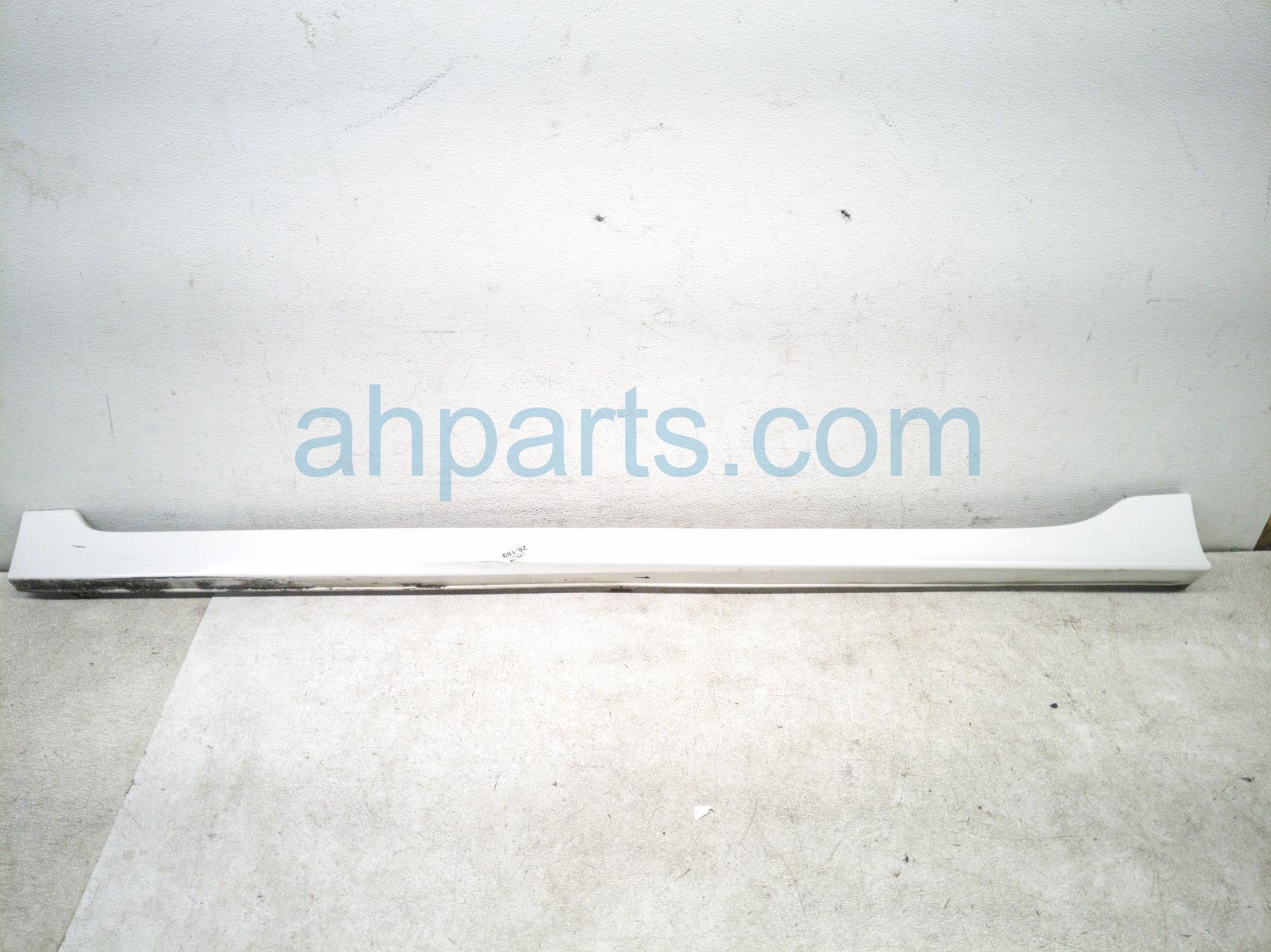 Honda LH SIDE SKIRT / MOLDING - WHITE 4DR