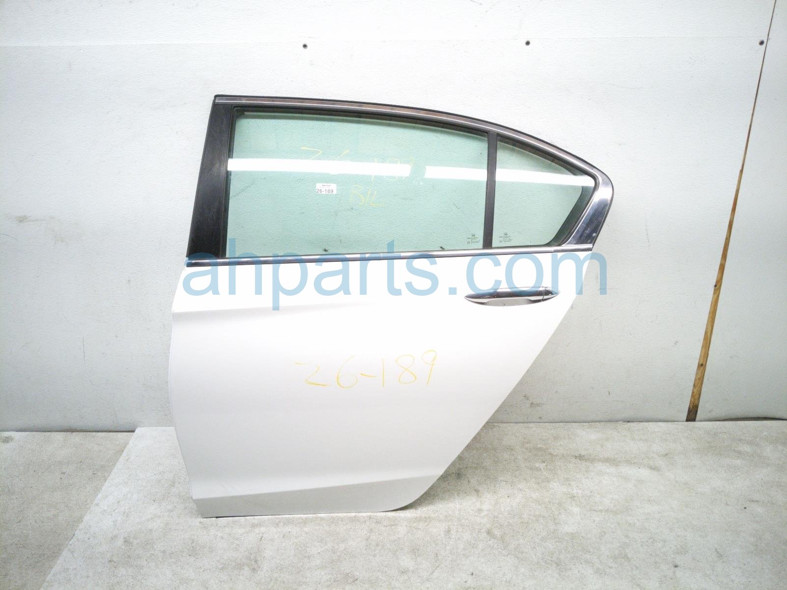 Honda RR/LH DOOR - WHITE - NO INSIDE TRIM