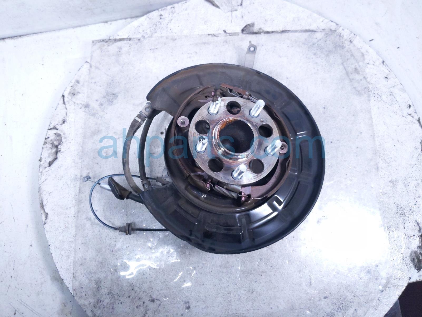 Honda RR/LH SPINDLE KNUCKLE HUB - FWD