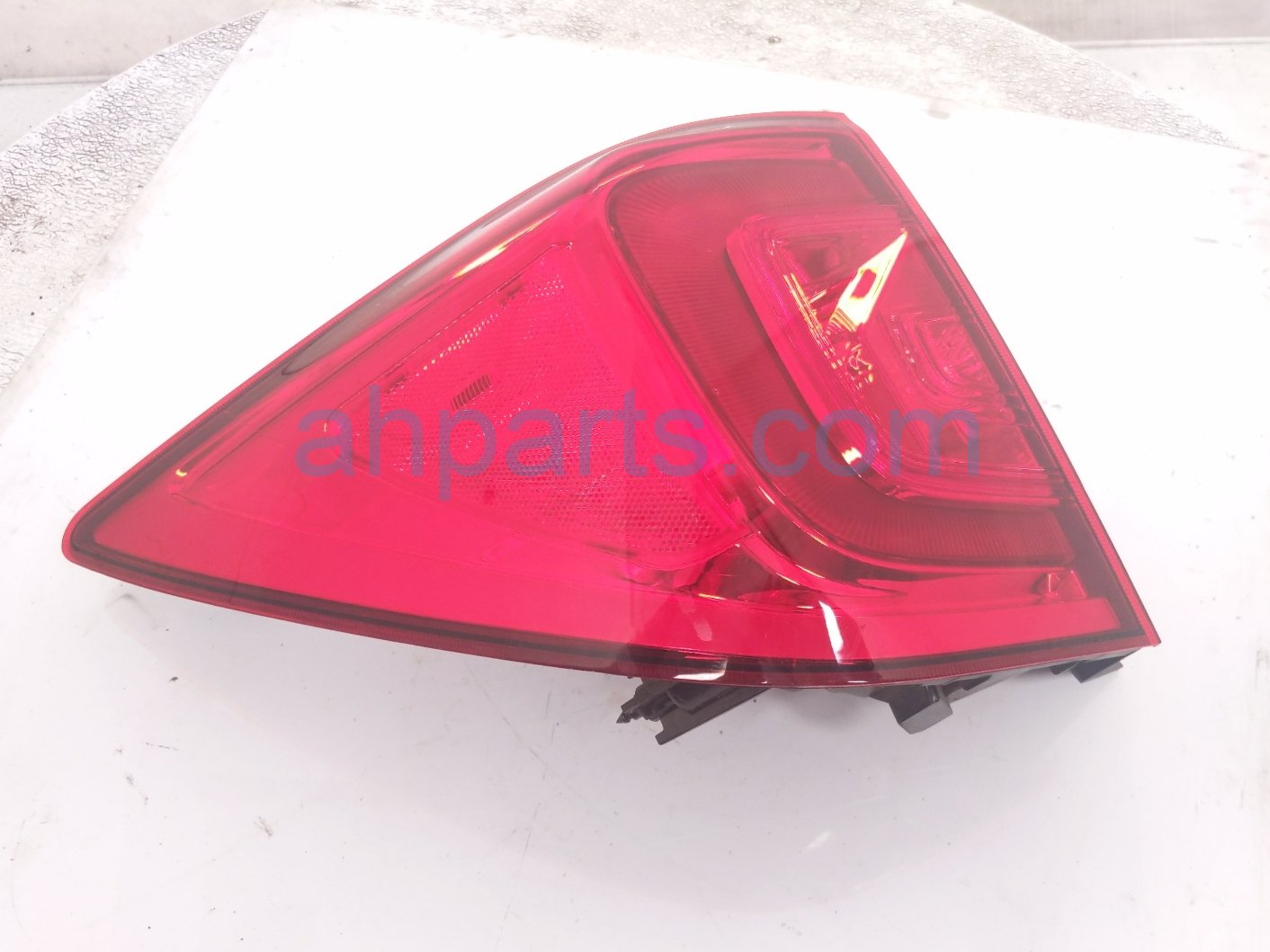 Honda LH TAIL LAMP (ON BODY)