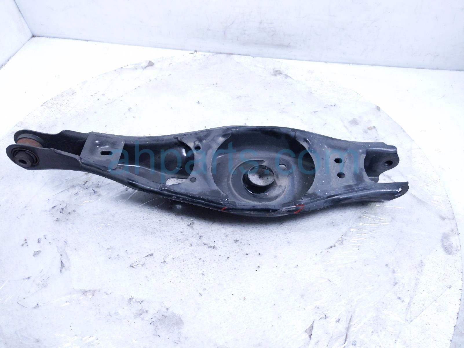 Honda RR/RH SPRING SEAT LOWER CONTROL ARM