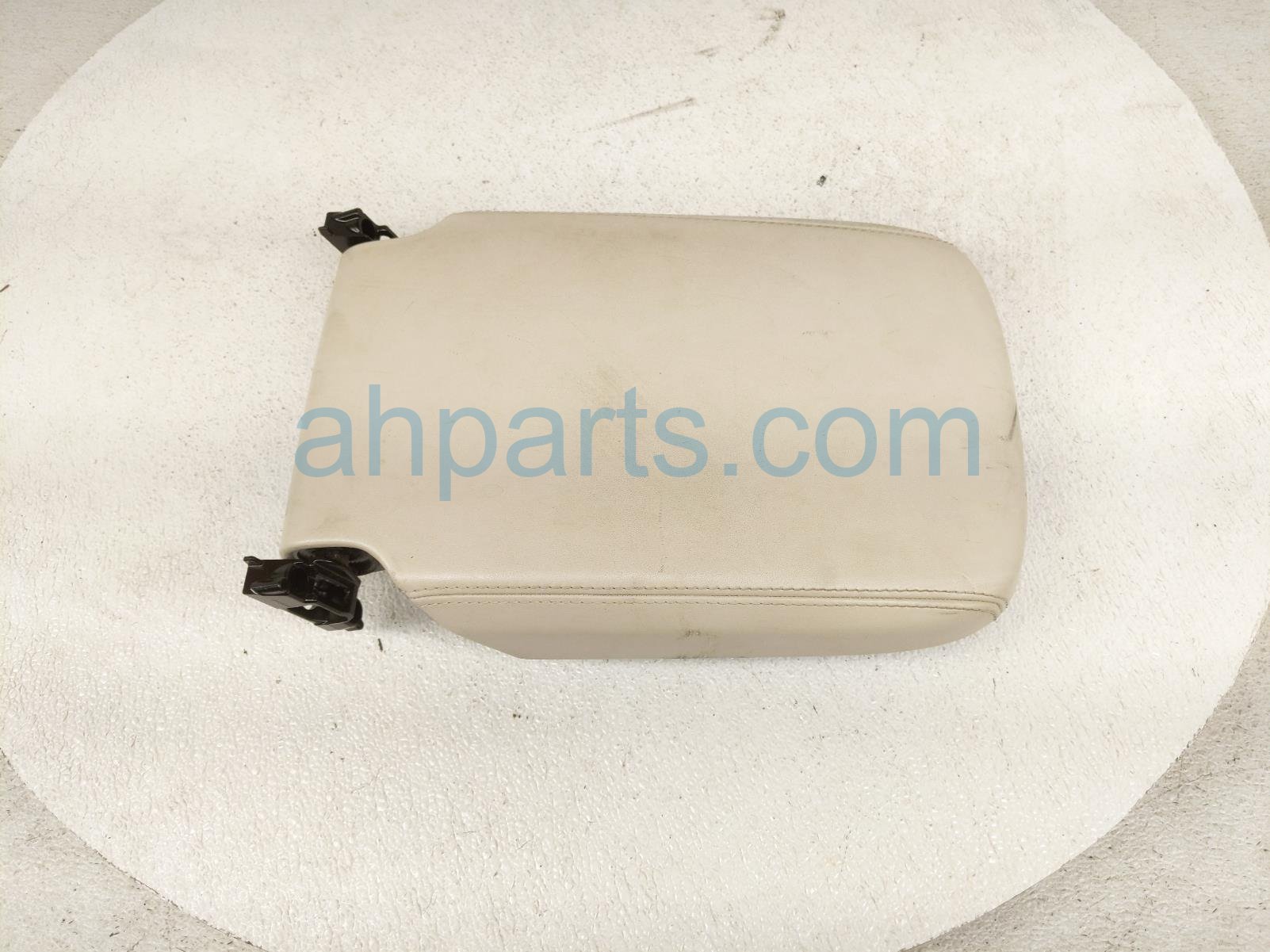 2020 Land Rover Range Rover Sport Center Console Lid/armrest Ivory LR044757 Replacement 2020 Land Rover Range Rover Sport Center Console Lid/armrest Ivory LR044757 Replacement thumbnail