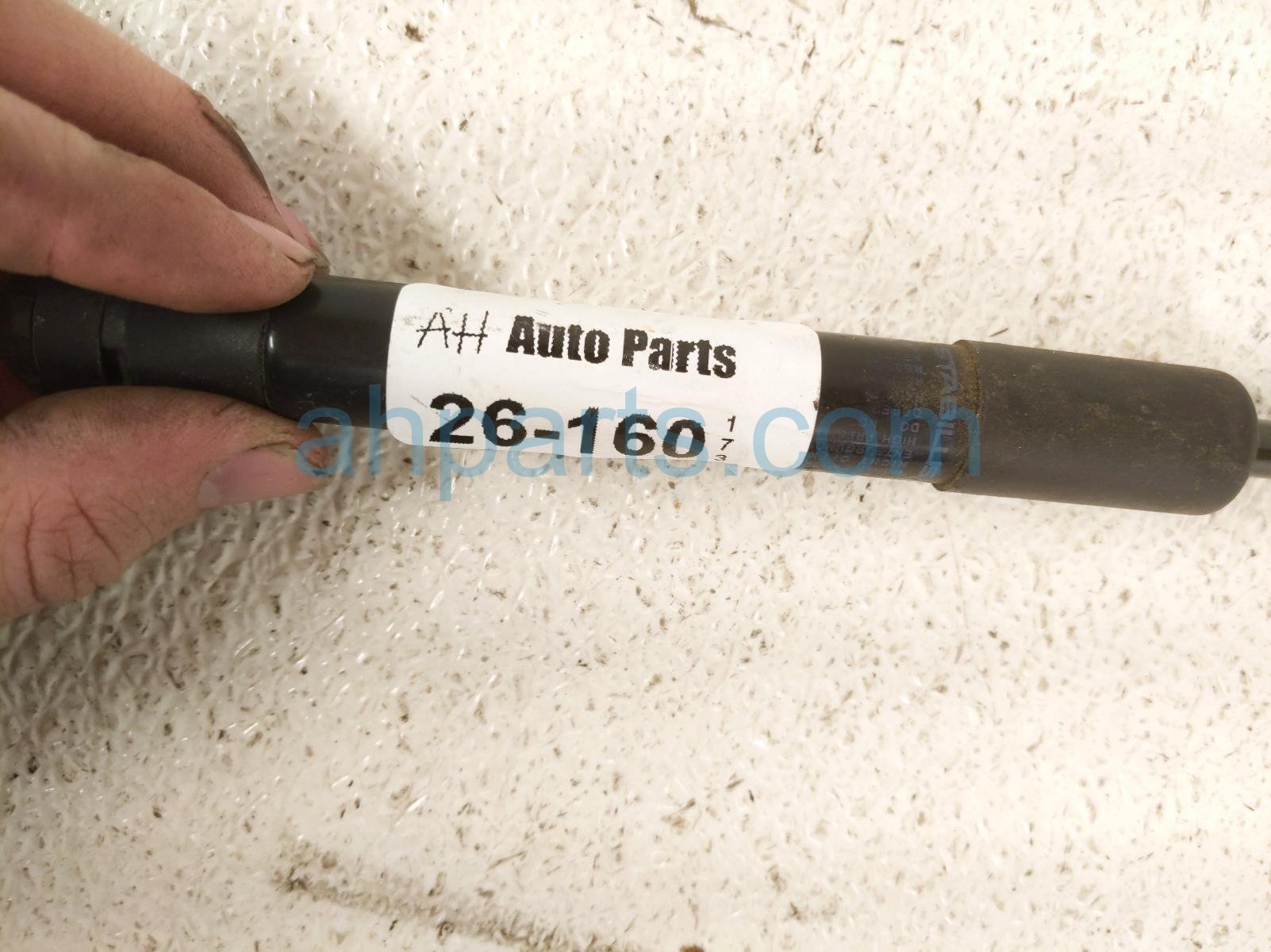 2011 BMW 750li Driver Hood Shock Strut 51 23 7 185 032 Replacement 2011 BMW 750li Driver Hood Shock Strut 51 23 7 185 032 Replacement thumbnail