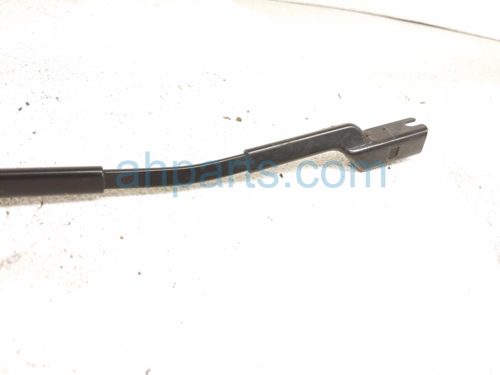 2020 Land Rover Range Rover Sport Driver Windshield Wiper Arm LR113391 Replacement 2020 Land Rover Range Rover Sport Driver Windshield Wiper Arm LR113391 Replacement thumbnail