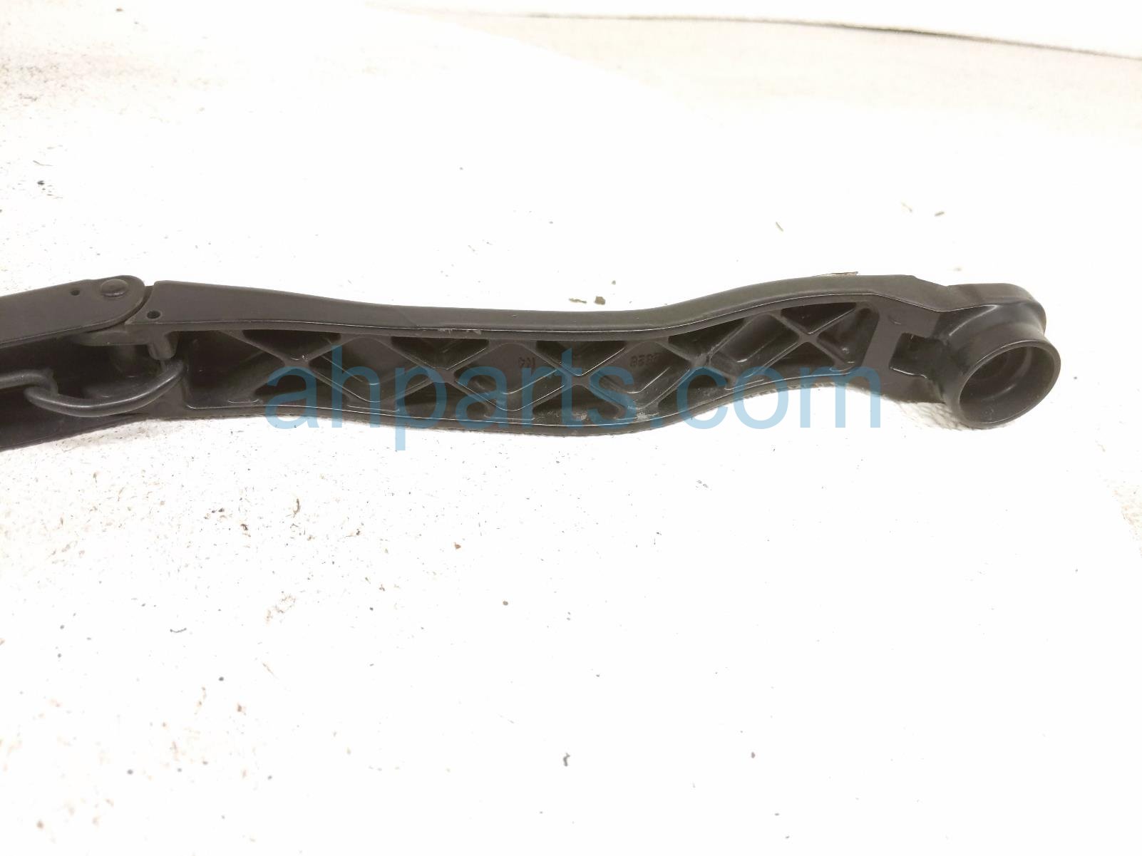 2020 Land Rover Range Rover Sport Driver Windshield Wiper Arm LR113391 Replacement 2020 Land Rover Range Rover Sport Driver Windshield Wiper Arm LR113391 Replacement thumbnail