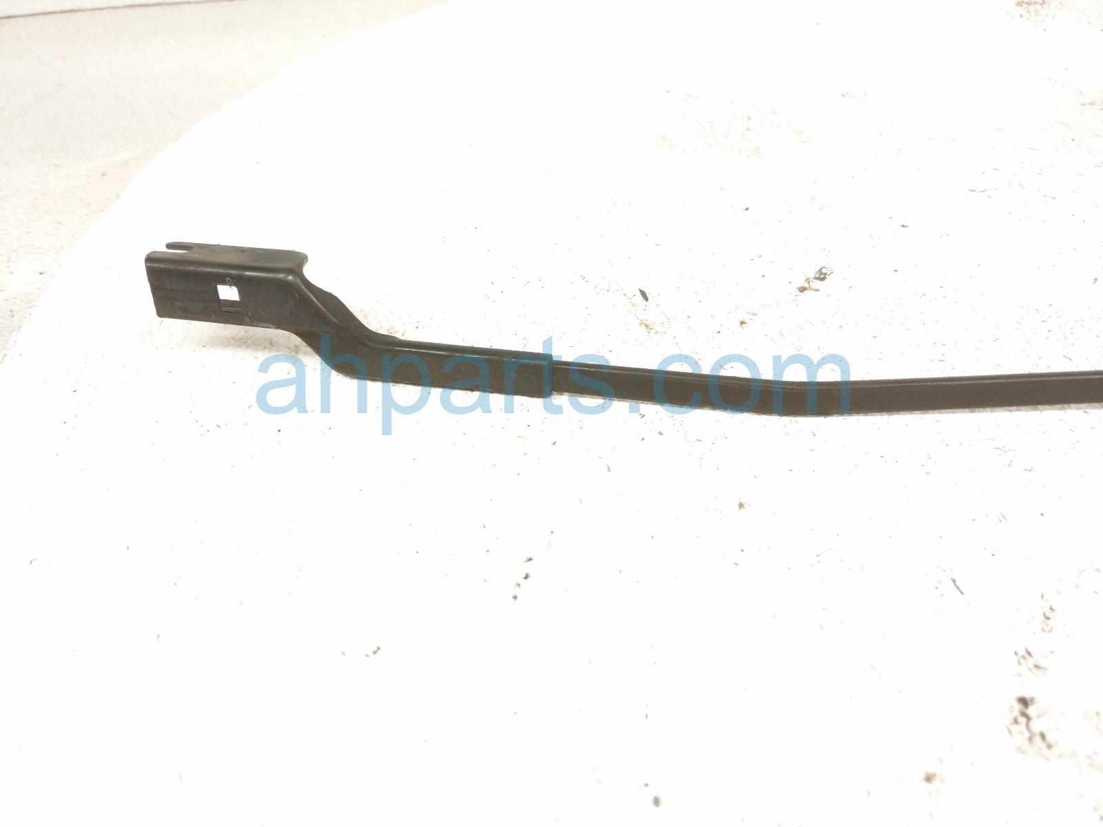 2020 Land Rover Range Rover Sport Passenger Windshield Wiper Arm LR083268 Replacement 2020 Land Rover Range Rover Sport Passenger Windshield Wiper Arm LR083268 Replacement thumbnail
