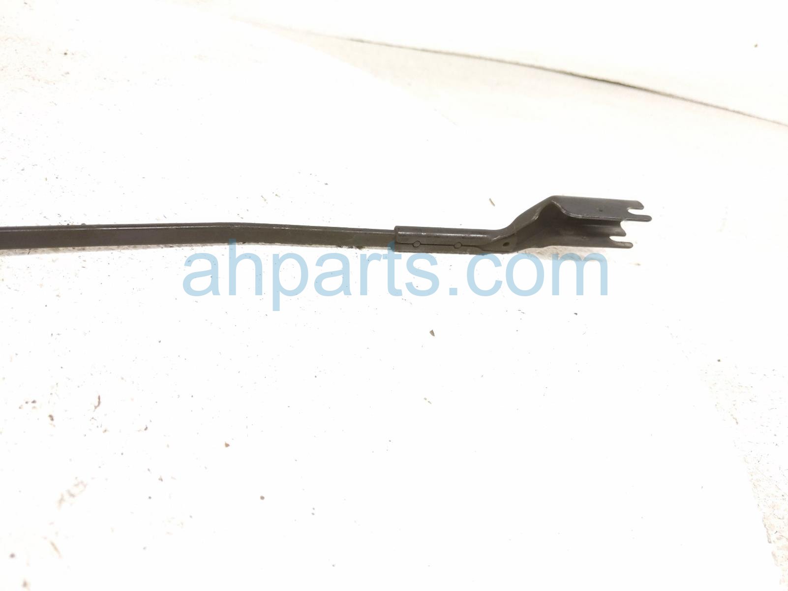 2020 Land Rover Range Rover Sport Passenger Windshield Wiper Arm LR083268 Replacement 2020 Land Rover Range Rover Sport Passenger Windshield Wiper Arm LR083268 Replacement thumbnail