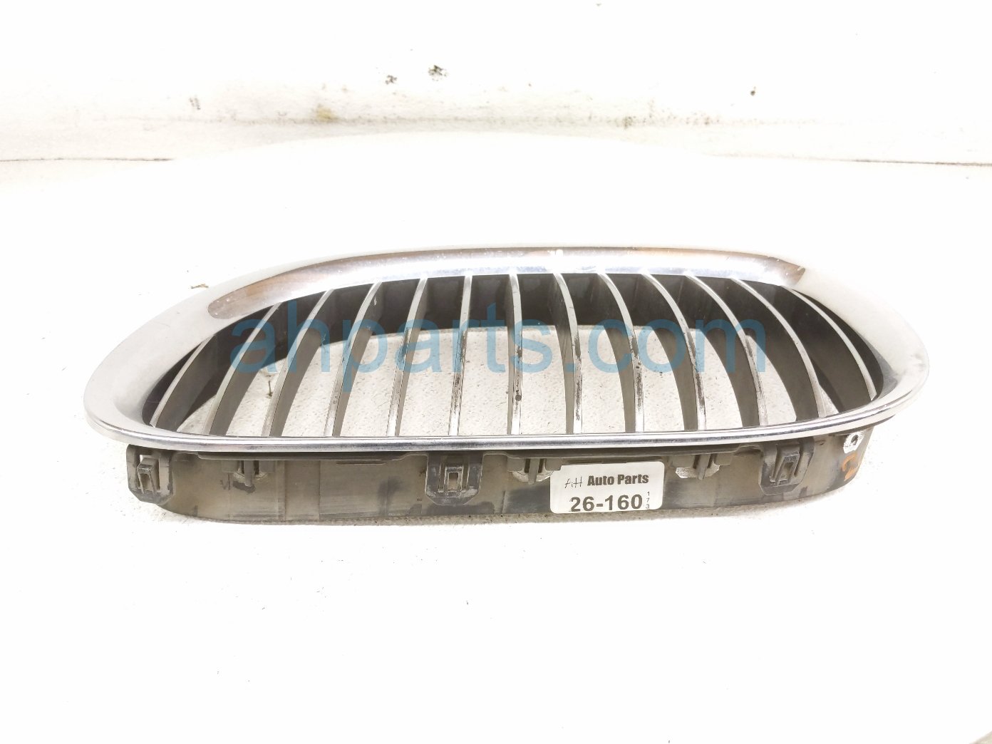 2011 BMW 750li Driver Upper Grille White 51117184151 Replacement 2011 BMW 750li Driver Upper Grille White 51117184151 Replacement thumbnail