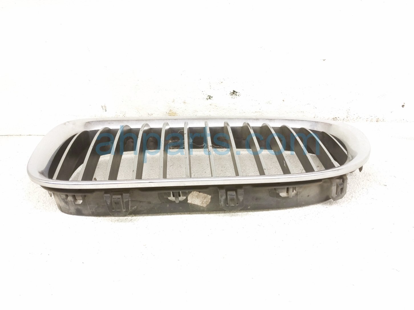 2011 BMW 750li Driver Upper Grille White 51117184151 Replacement 2011 BMW 750li Driver Upper Grille White 51117184151 Replacement thumbnail