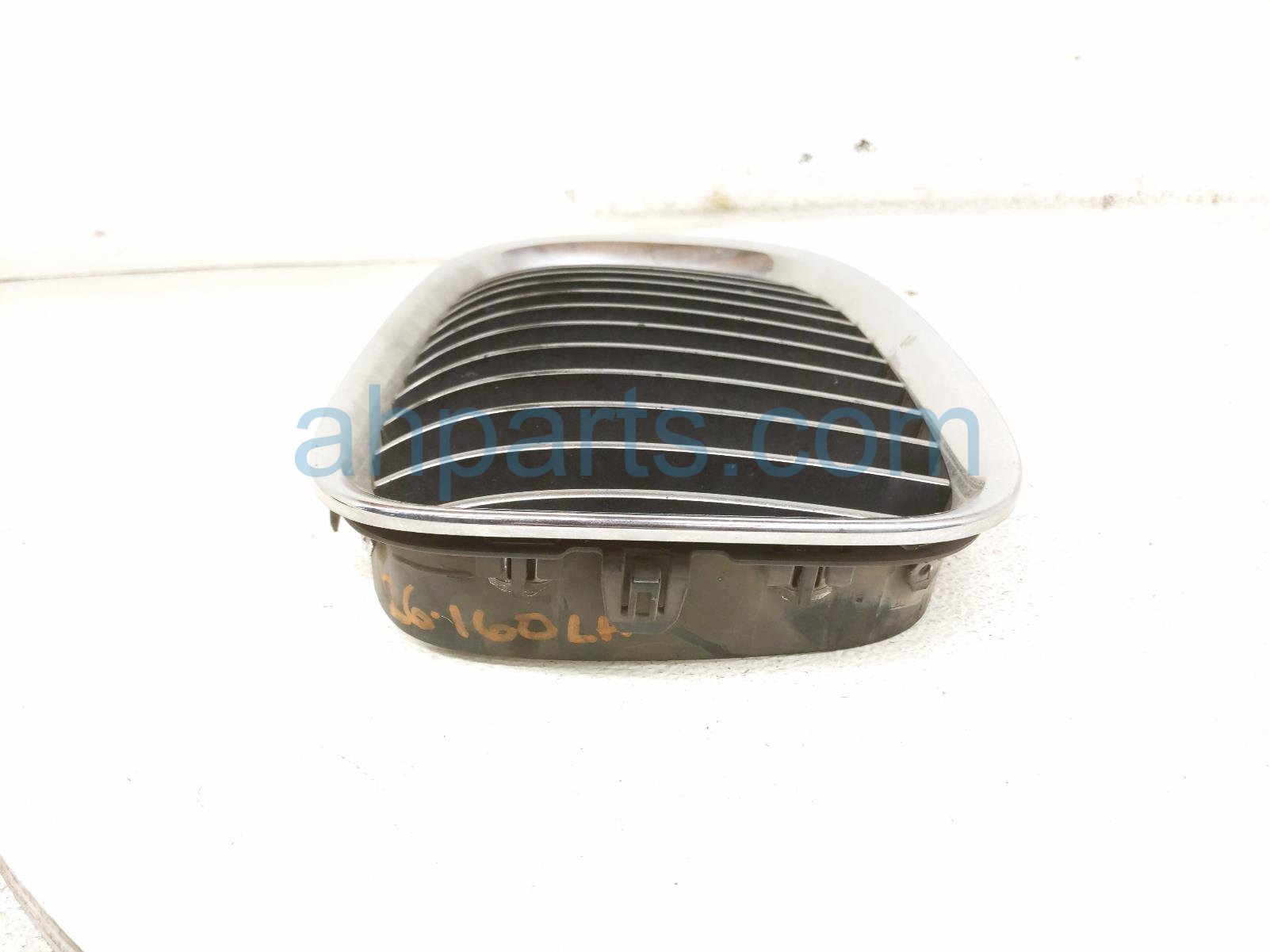 2011 BMW 750li Driver Upper Grille White 51117184151 Replacement 2011 BMW 750li Driver Upper Grille White 51117184151 Replacement thumbnail