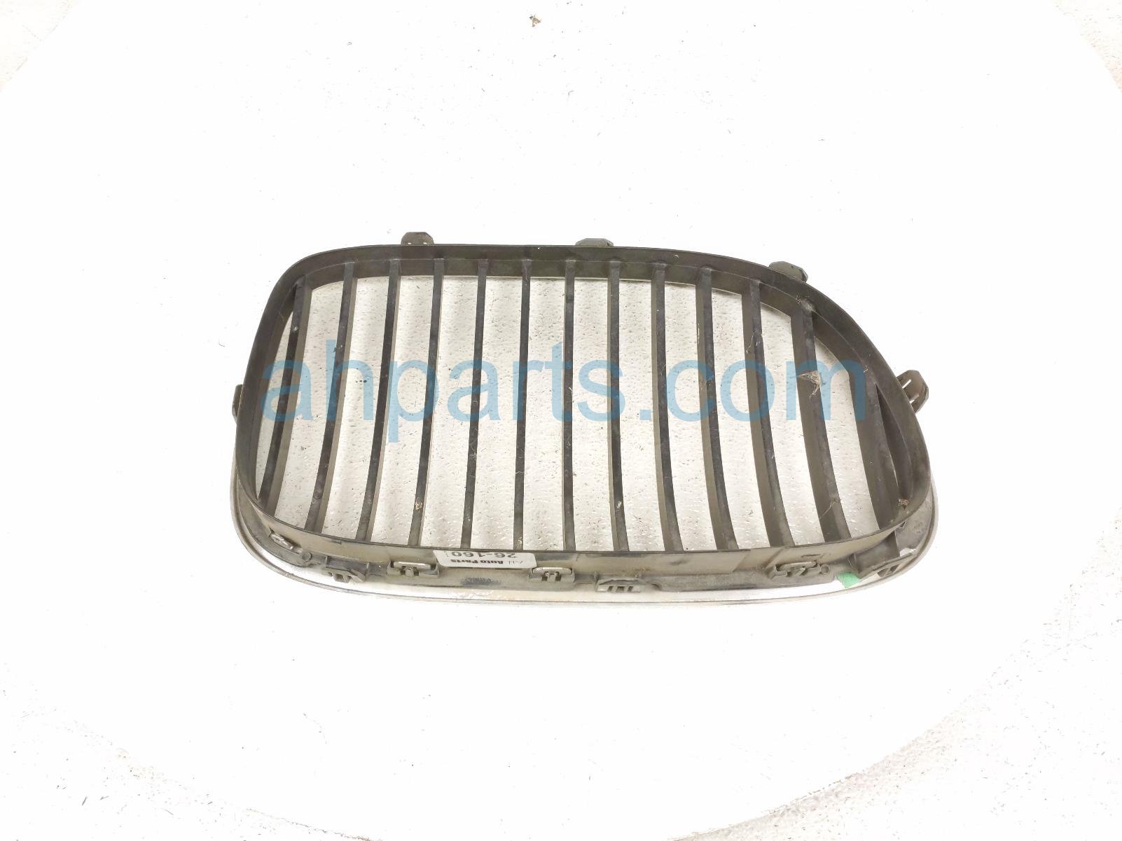 2011 BMW 750li Driver Upper Grille White 51117184151 Replacement 2011 BMW 750li Driver Upper Grille White 51117184151 Replacement thumbnail
