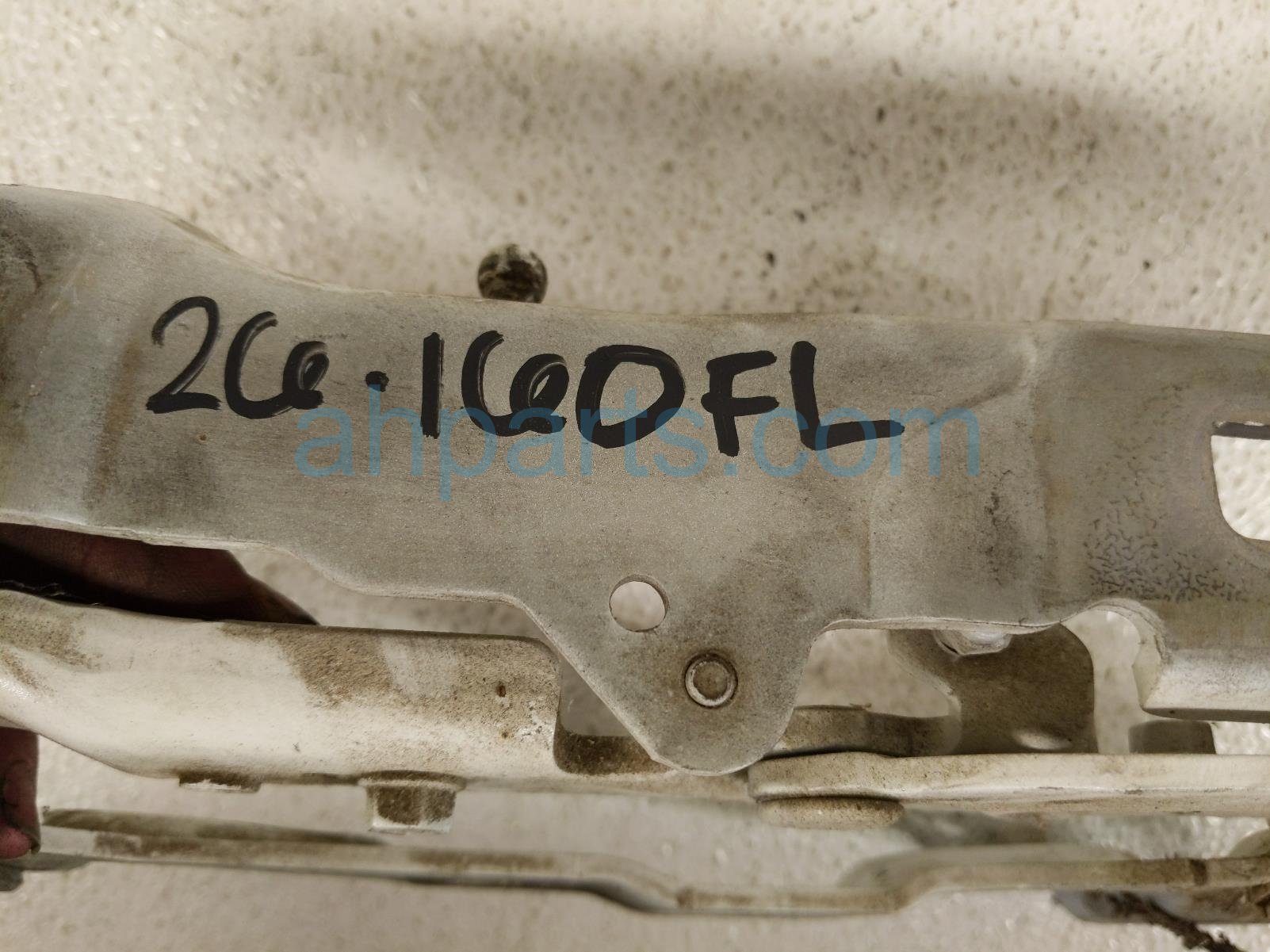 2011 BMW 750li Driver Hood Hinge White 41007204555 Replacement 2011 BMW 750li Driver Hood Hinge White 41007204555 Replacement thumbnail