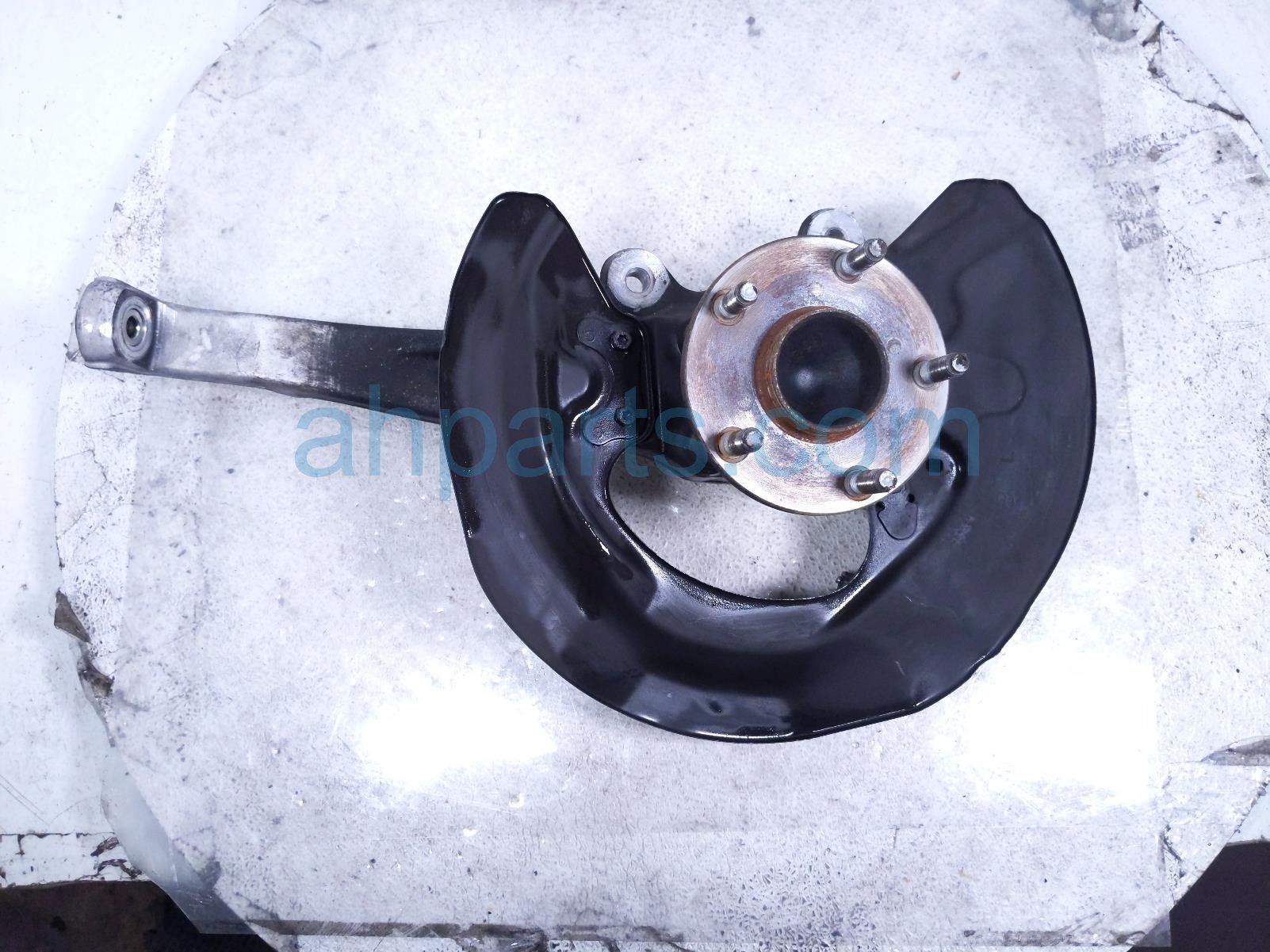 Lexus FR/LH SPINDLE KNUCKLE HUB - RWD