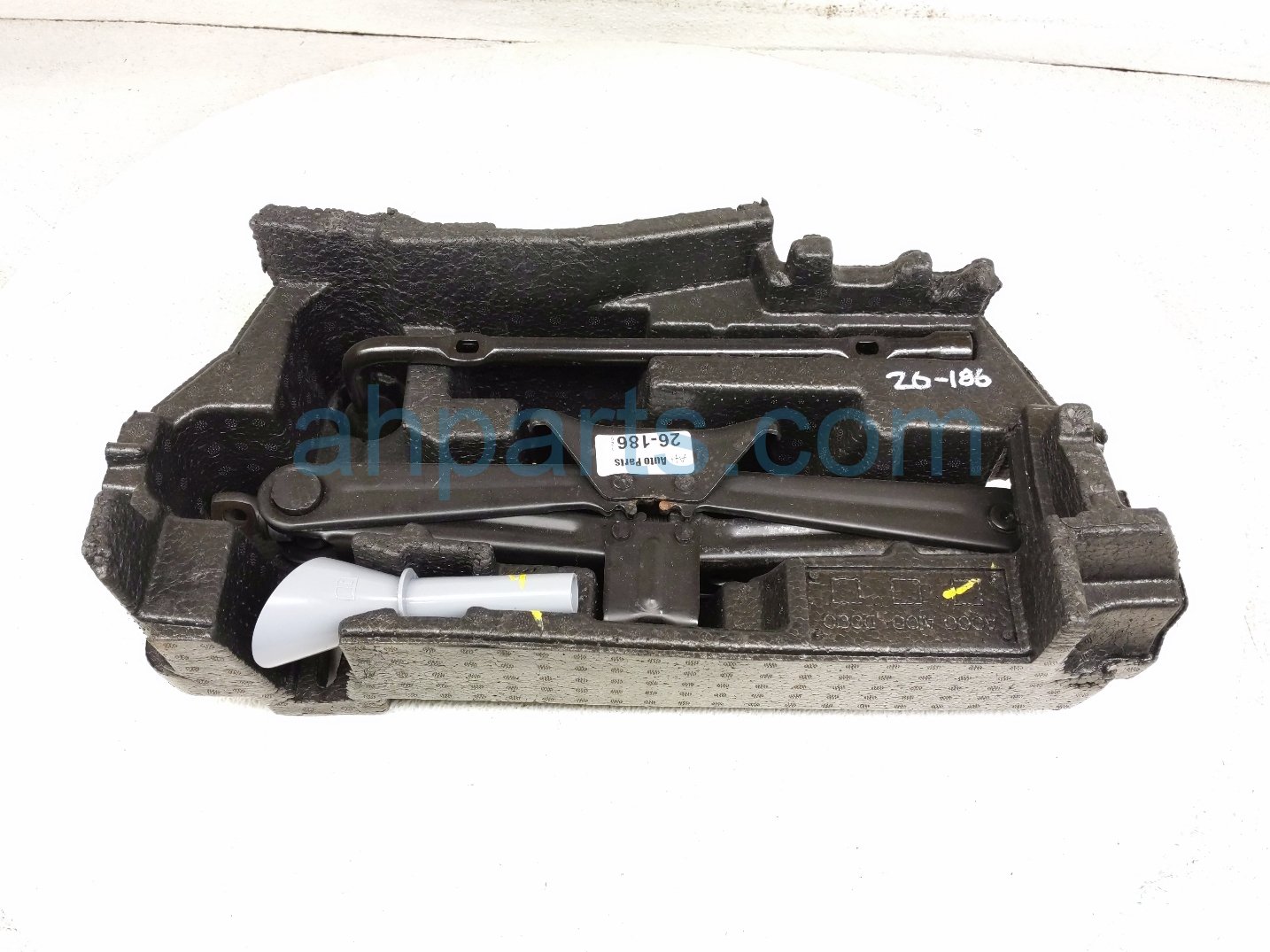 Honda 3 TOOLS + SCISSOR JACK W/FOAM HOLDER