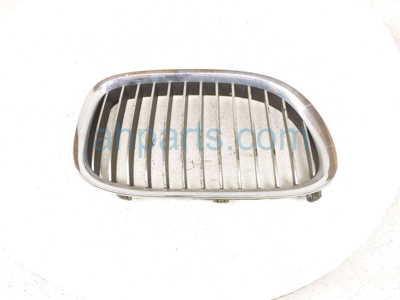 2011 BMW 750li Passenger Upper Grille White 51117295297 Replacement 2011 BMW 750li Passenger Upper Grille White 51117295297 Replacement thumbnail