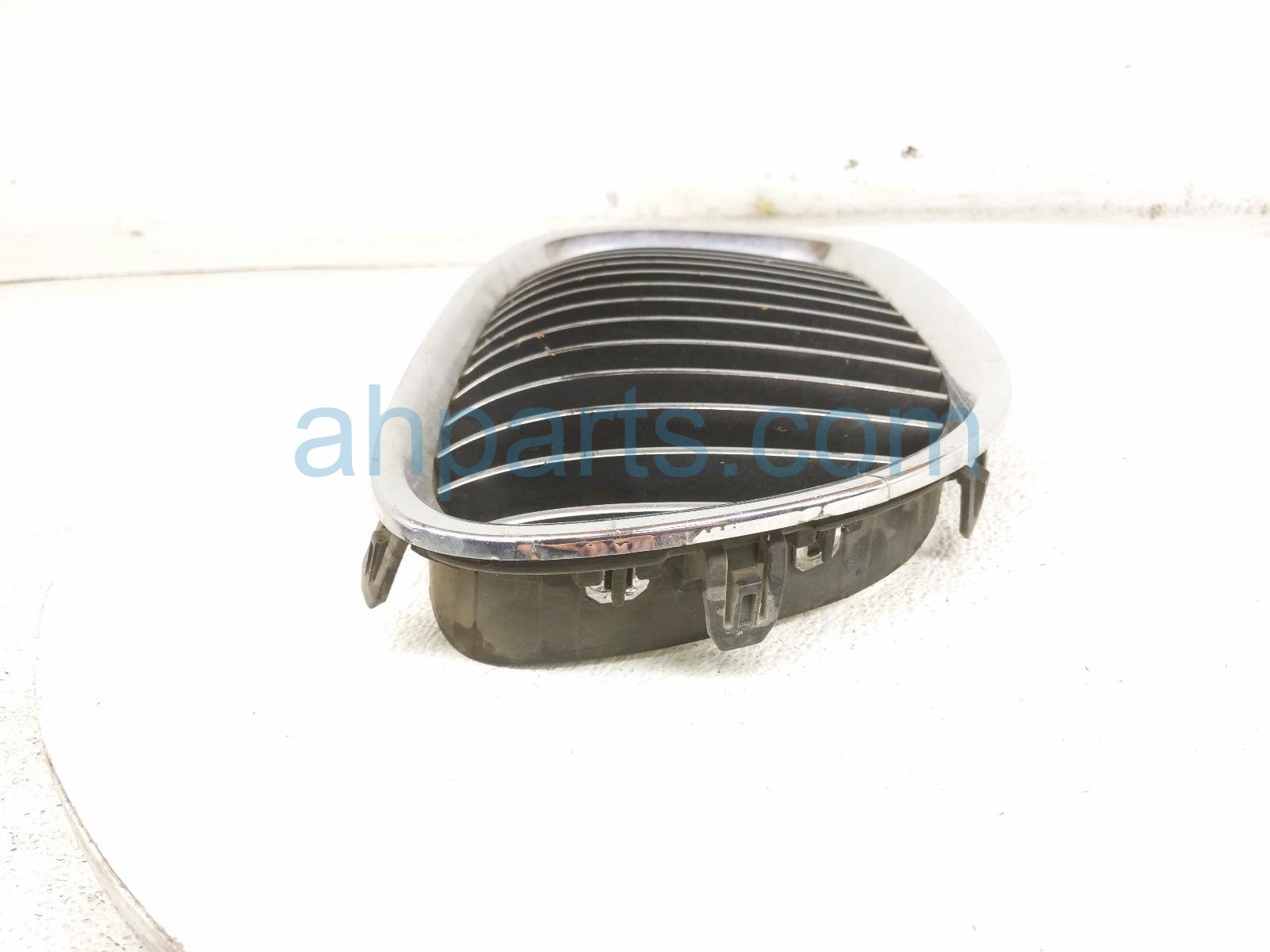 2011 BMW 750li Passenger Upper Grille White 51117295297 Replacement 2011 BMW 750li Passenger Upper Grille White 51117295297 Replacement thumbnail