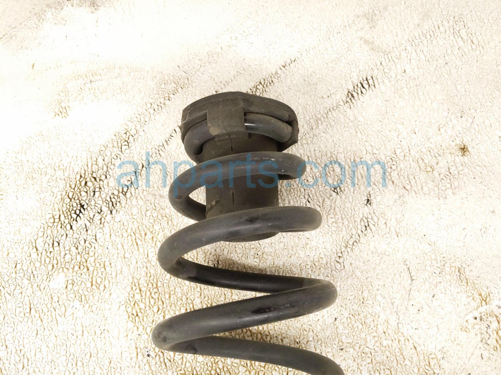 2022 Honda Odyssey Strut / / Shock Absorber Rear Passenger Coil Spring 3.5l Fwd 52441 THR A11 Replacement 2022 Honda Odyssey Strut / / Shock Absorber Rear Passenger Coil Spring 3.5l Fwd 52441 THR A11 Replacement thumbnail