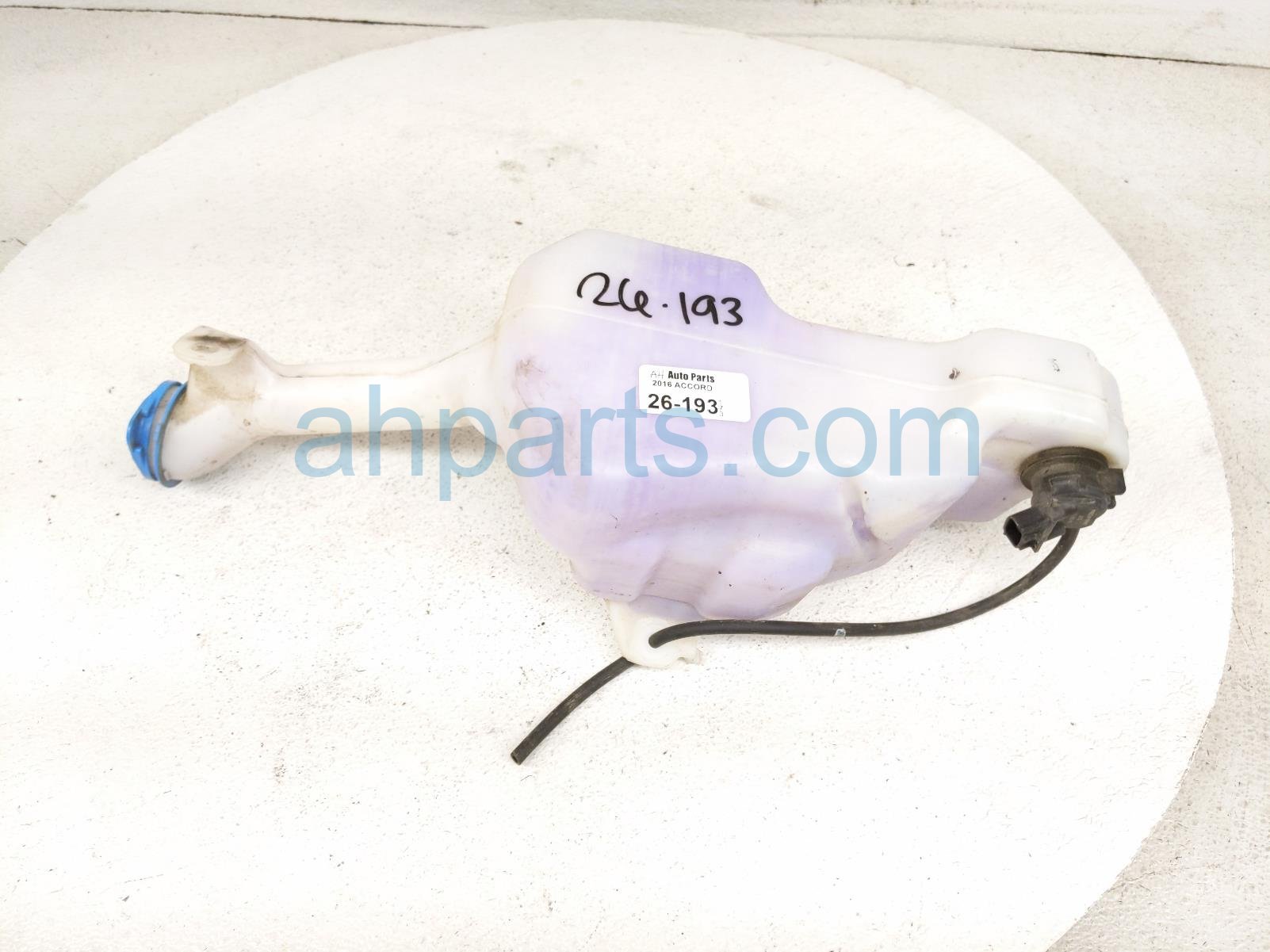 Honda WINDSHIELD WASHER RESERVOIR TANK