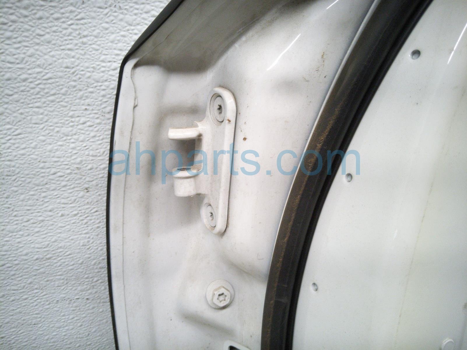 2011 BMW 750li Front Passenger Door White No Mirror/trim 41 52 5 A2A 388 Replacement 2011 BMW 750li Front Passenger Door White No Mirror/trim 41 52 5 A2A 388 Replacement thumbnail