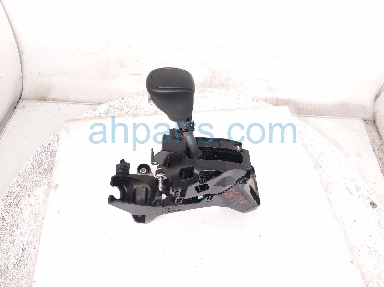 Honda A/T FLOOR SHIFTER W/KNOB - 2.0L
