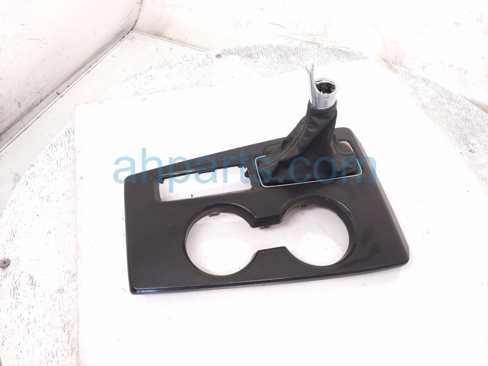 Honda CENTER CONSOLE UPPER TRIM BEZEL-BLK