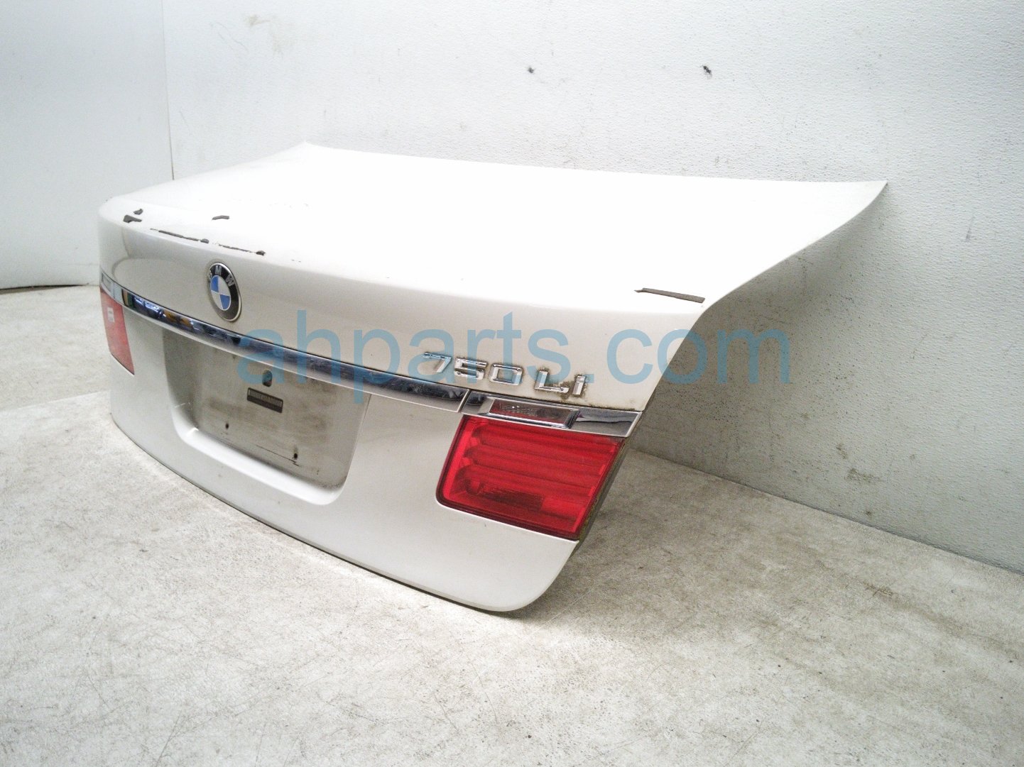 2011 BMW 750li Trunk / Decklid W/lights White 41627172332 Replacement 2011 BMW 750li Trunk / Decklid W/lights White 41627172332 Replacement thumbnail