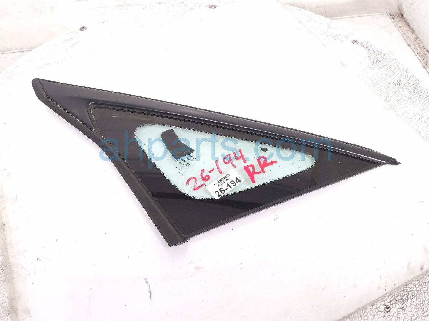Honda RH QUARTER WINDOW GLASS