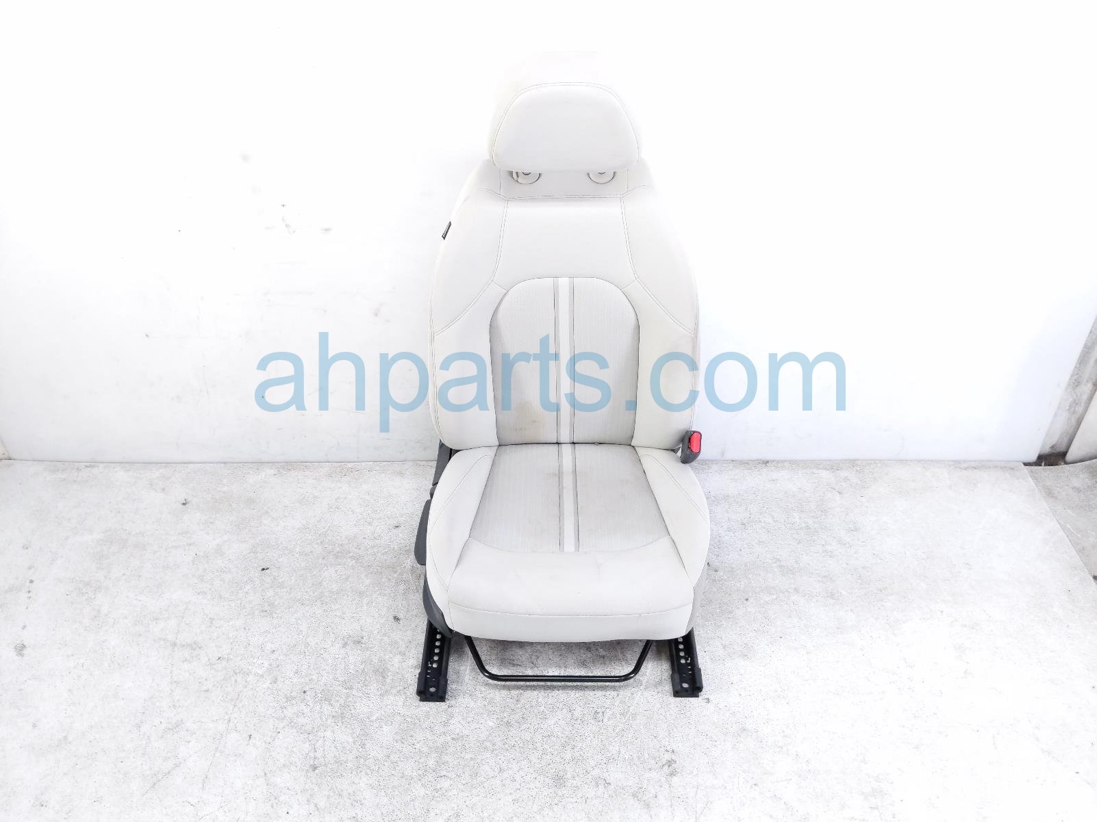 Hyundai FR/RH SEAT - GREY - W/ AIRBAG Hyundai FR/RH SEAT - GREY - W/ AIRBAG