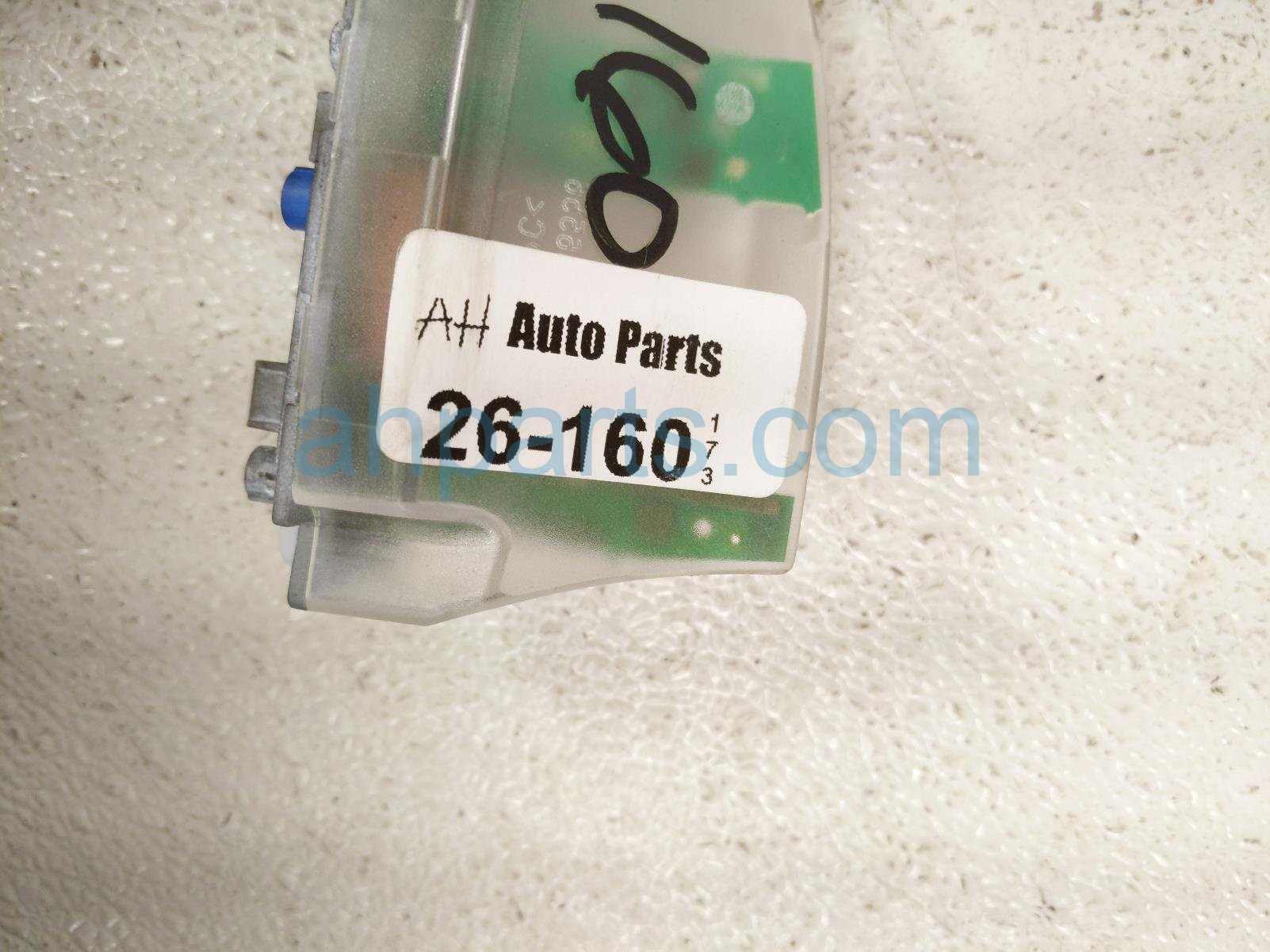 2011 BMW 750li Antenna Roof Mtd Shark Fin White 65209141460 Replacement 2011 BMW 750li Antenna Roof Mtd Shark Fin White 65209141460 Replacement thumbnail