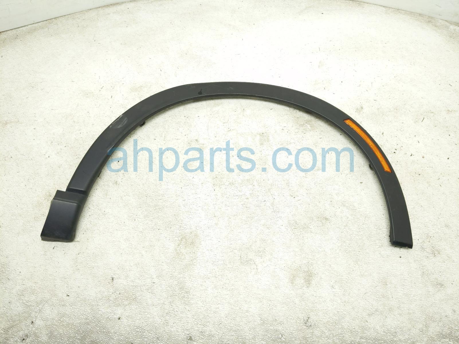 Honda FR/RH WHEEL OPENING MOLDING - RED