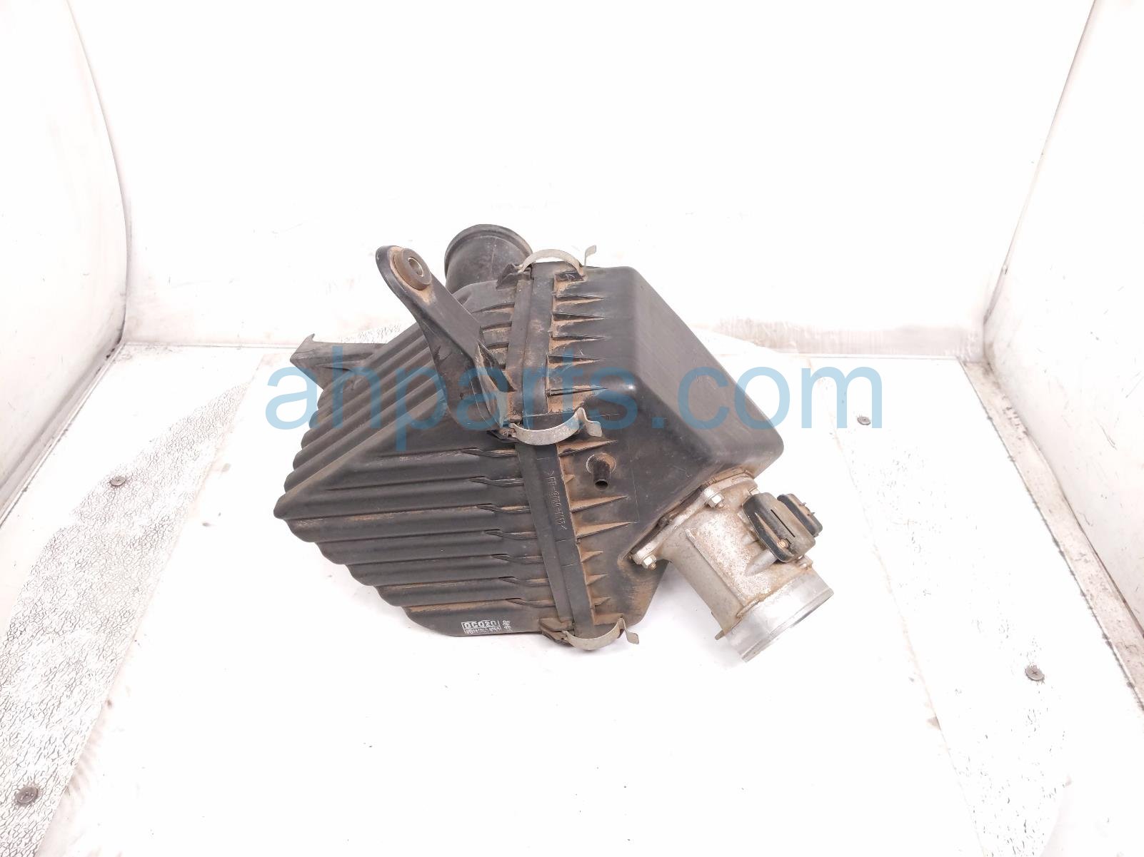 Toyota AIR CLEANER INTAKE BOX