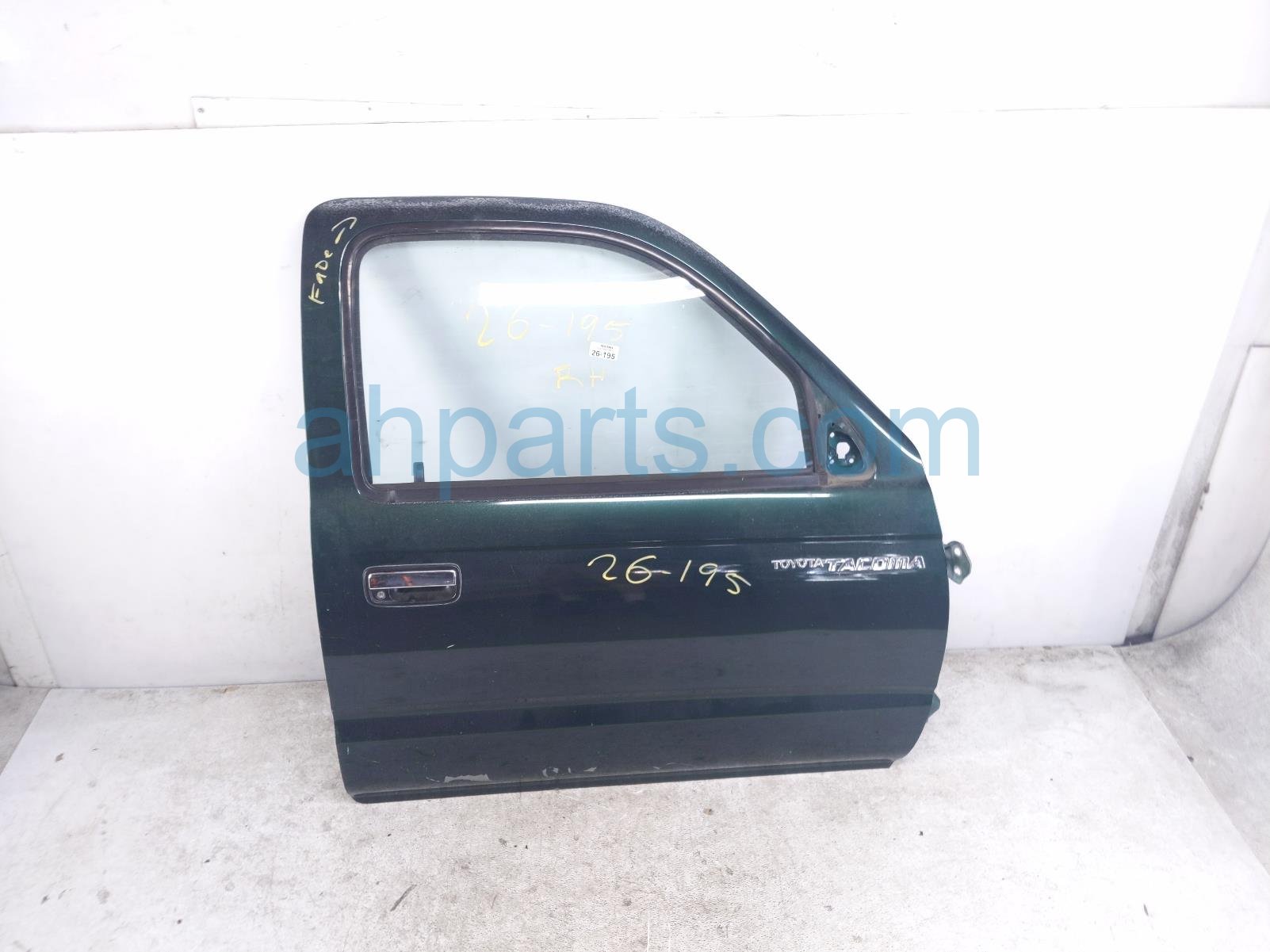 Toyota FR/RH DOOR - GREEN - NO MIRROR/TRIM