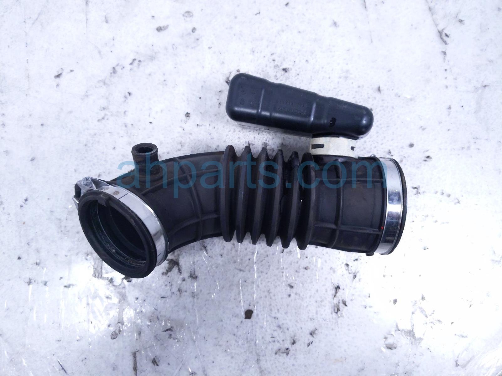 Honda AIR INTAKE HOSE W/RESONATOR-2.0L