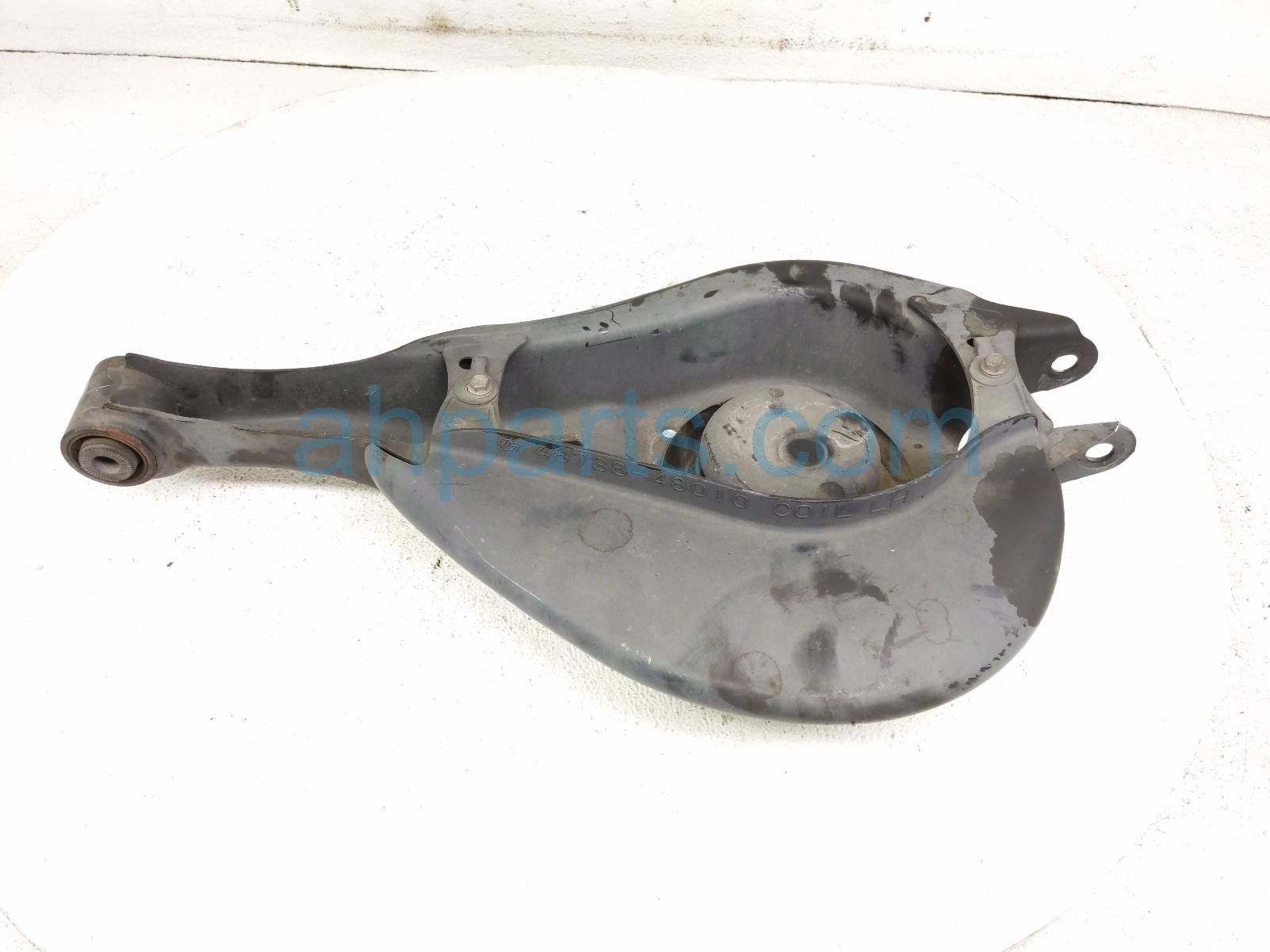Lexus RR/LH SPRING SEAT LOWER CONTROL ARM