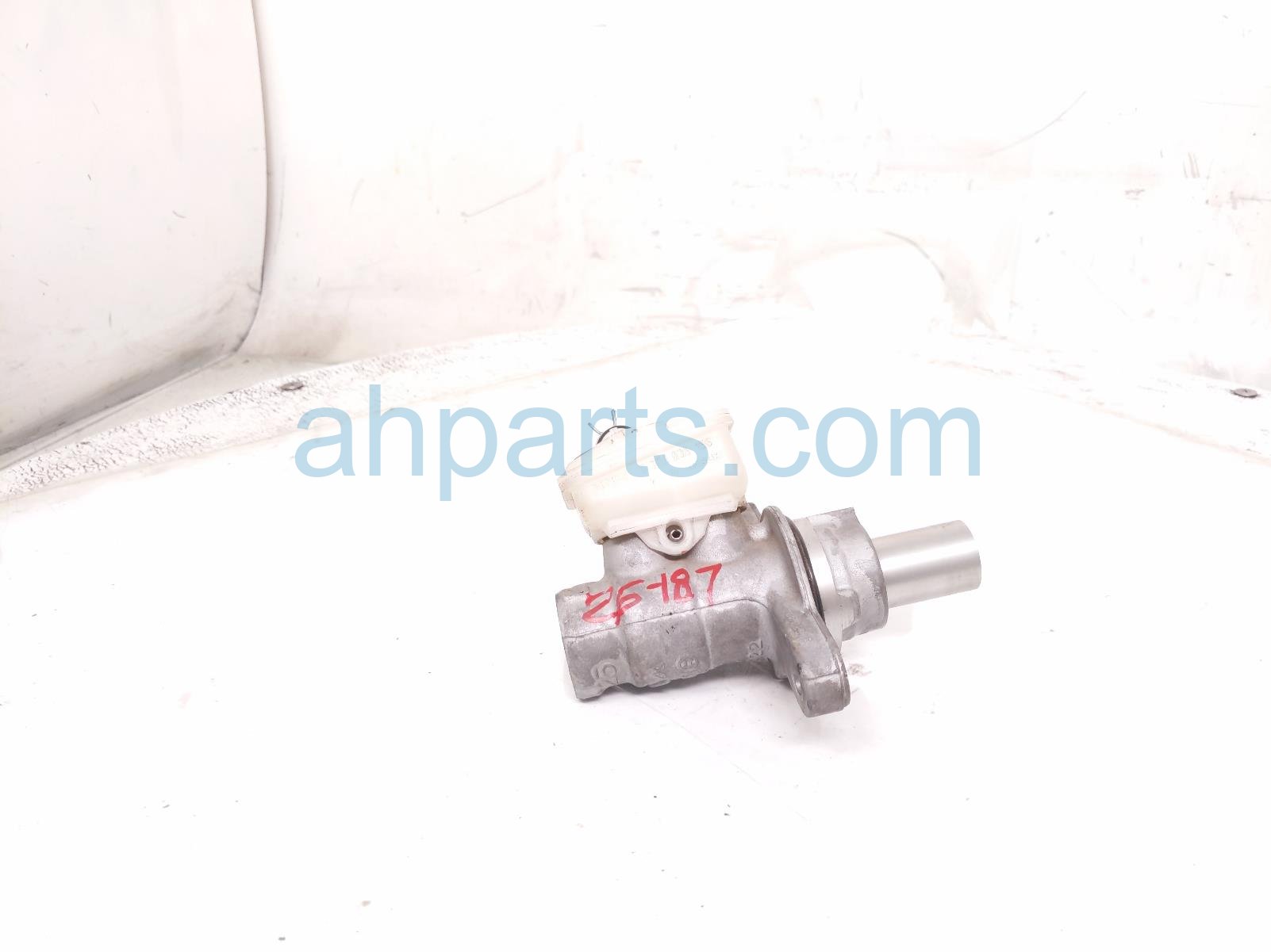 Honda BRAKE MASTER CYLINDER W/RESERVOIR
