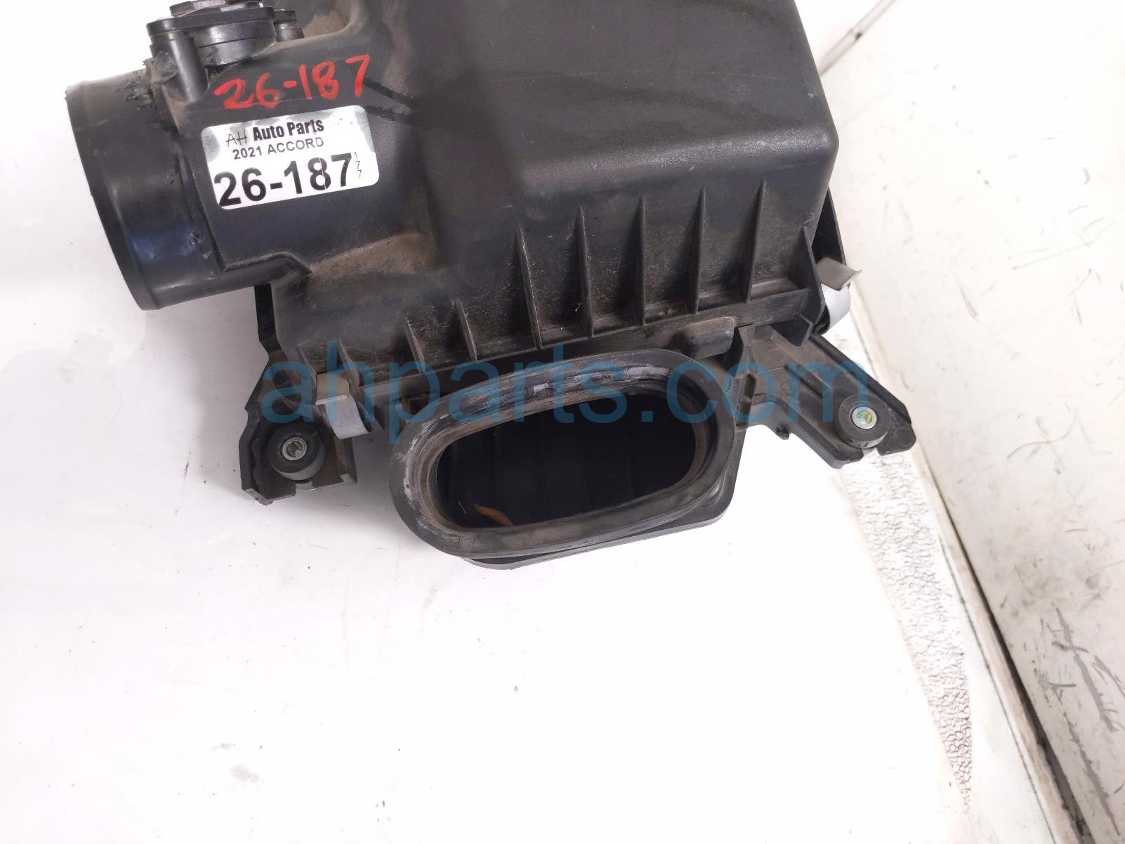 Honda AIR CLEANER INTAKE BOX W/MAF - 2.0L