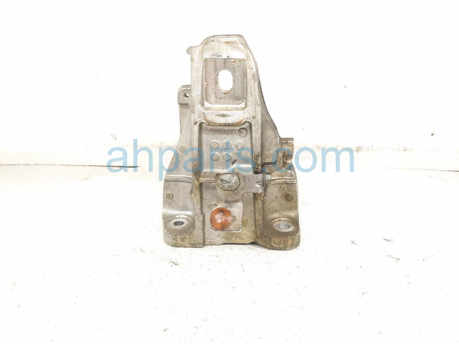 2020 Land Rover Range Rover Sport Engine/motor Passenger Engine Mount Bracket 3.0 Awd LR147913 Replacement 2020 Land Rover Range Rover Sport Engine/motor Passenger Engine Mount Bracket 3.0 Awd LR147913 Replacement thumbnail
