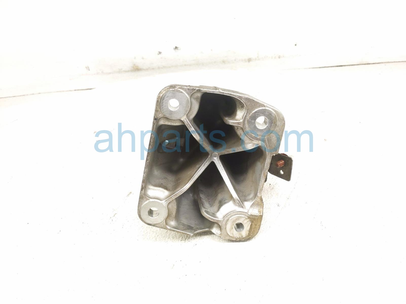 2020 Land Rover Range Rover Sport Engine/motor Passenger Engine Mount Bracket 3.0 Awd LR147913 Replacement 2020 Land Rover Range Rover Sport Engine/motor Passenger Engine Mount Bracket 3.0 Awd LR147913 Replacement thumbnail