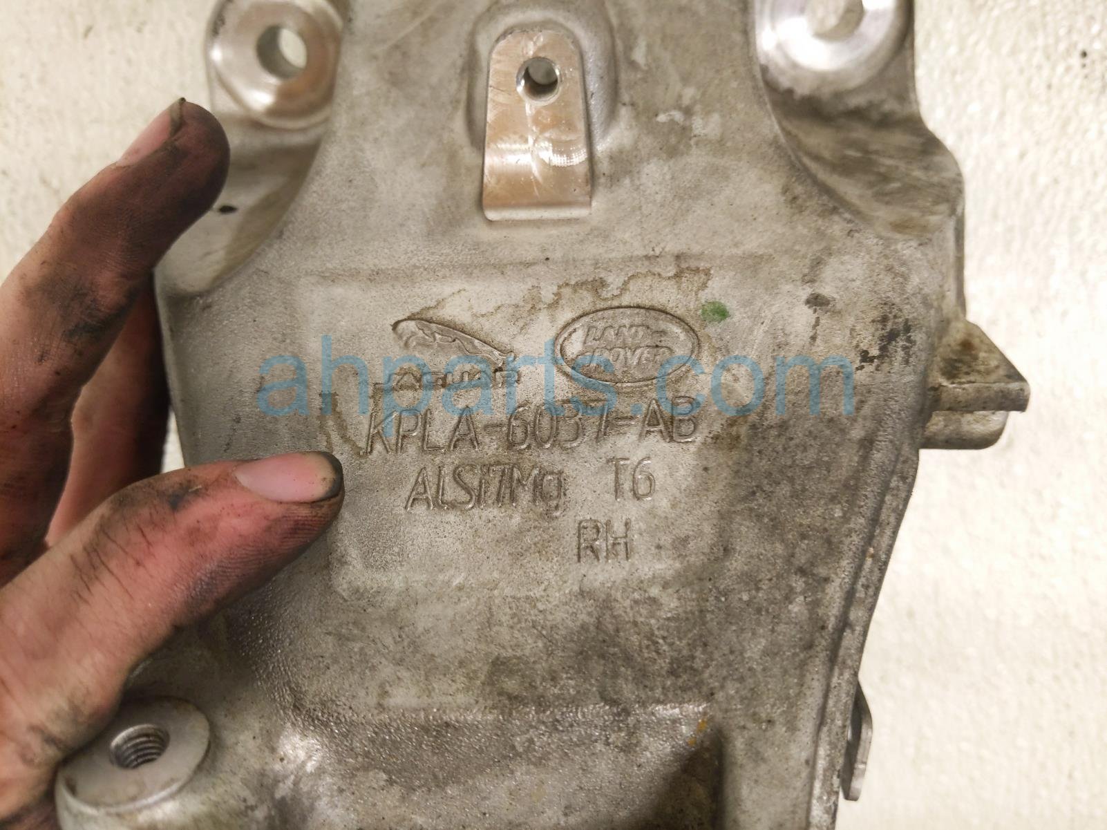 2020 Land Rover Range Rover Sport Engine/motor Passenger Engine Mount Bracket 3.0 Awd LR147913 Replacement 2020 Land Rover Range Rover Sport Engine/motor Passenger Engine Mount Bracket 3.0 Awd LR147913 Replacement thumbnail