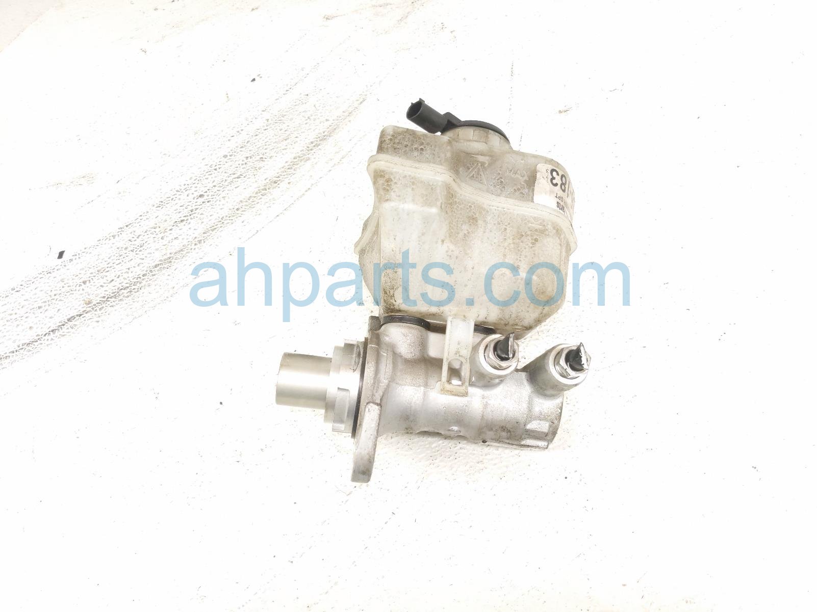 2020 Land Rover Range Rover Sport Brake Master Cylinder W/reservoir LR099178 Replacement 2020 Land Rover Range Rover Sport Brake Master Cylinder W/reservoir LR099178 Replacement thumbnail