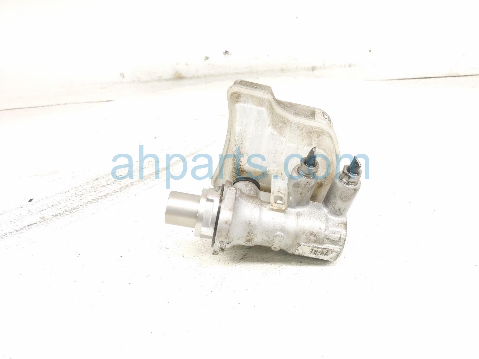 2020 Land Rover Range Rover Sport Brake Master Cylinder W/reservoir LR099178 Replacement 2020 Land Rover Range Rover Sport Brake Master Cylinder W/reservoir LR099178 Replacement thumbnail