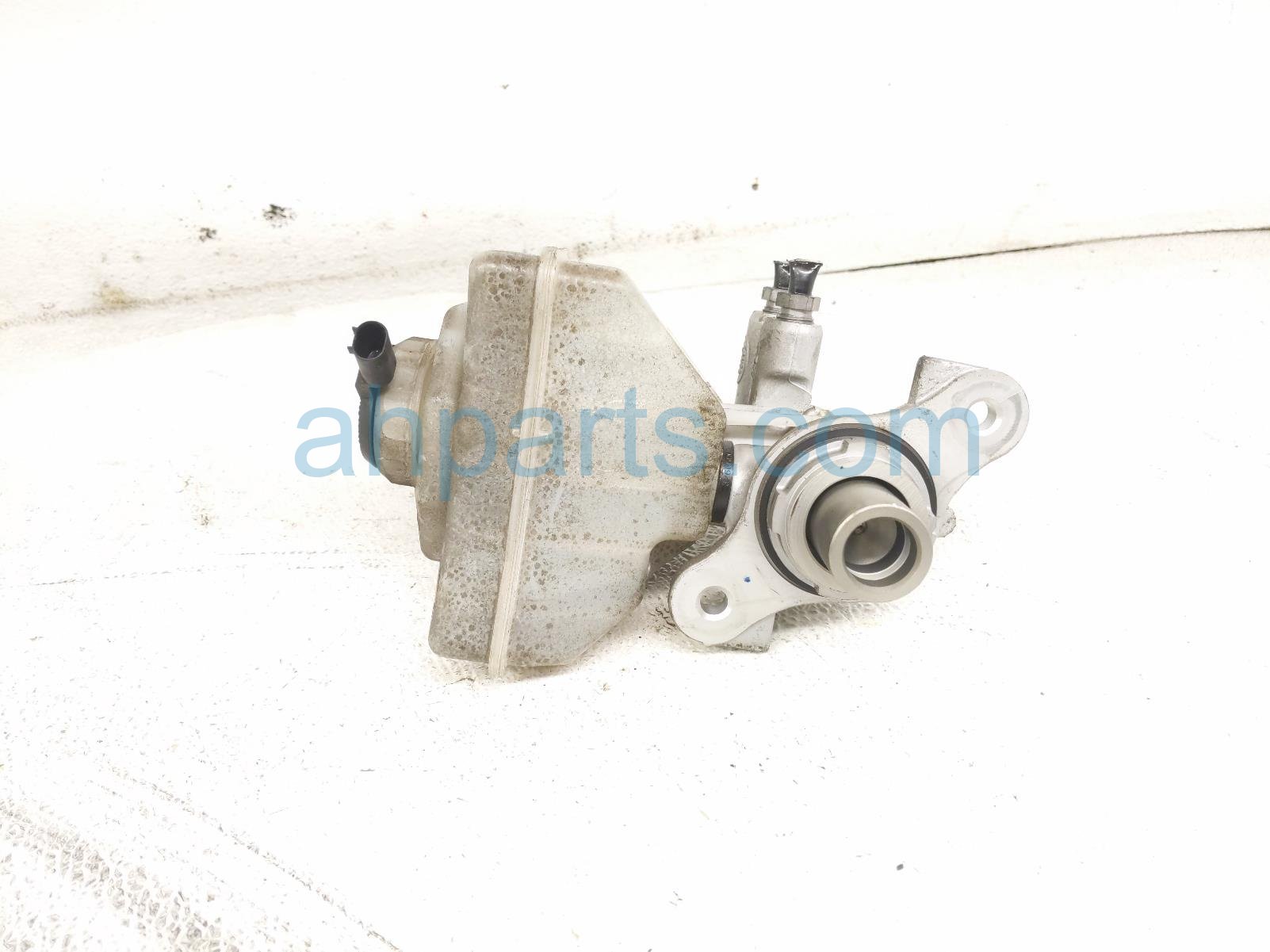 2020 Land Rover Range Rover Sport Brake Master Cylinder W/reservoir LR099178 Replacement 2020 Land Rover Range Rover Sport Brake Master Cylinder W/reservoir LR099178 Replacement thumbnail