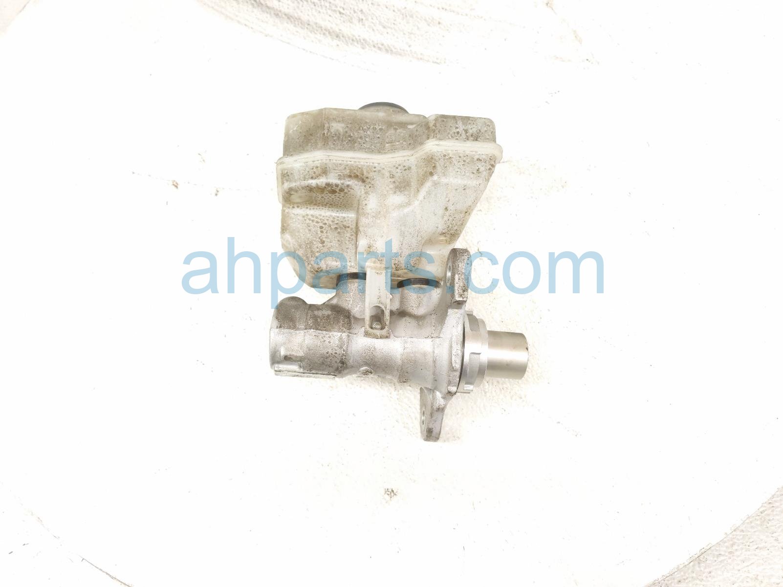 2020 Land Rover Range Rover Sport Brake Master Cylinder W/reservoir LR099178 Replacement 2020 Land Rover Range Rover Sport Brake Master Cylinder W/reservoir LR099178 Replacement thumbnail