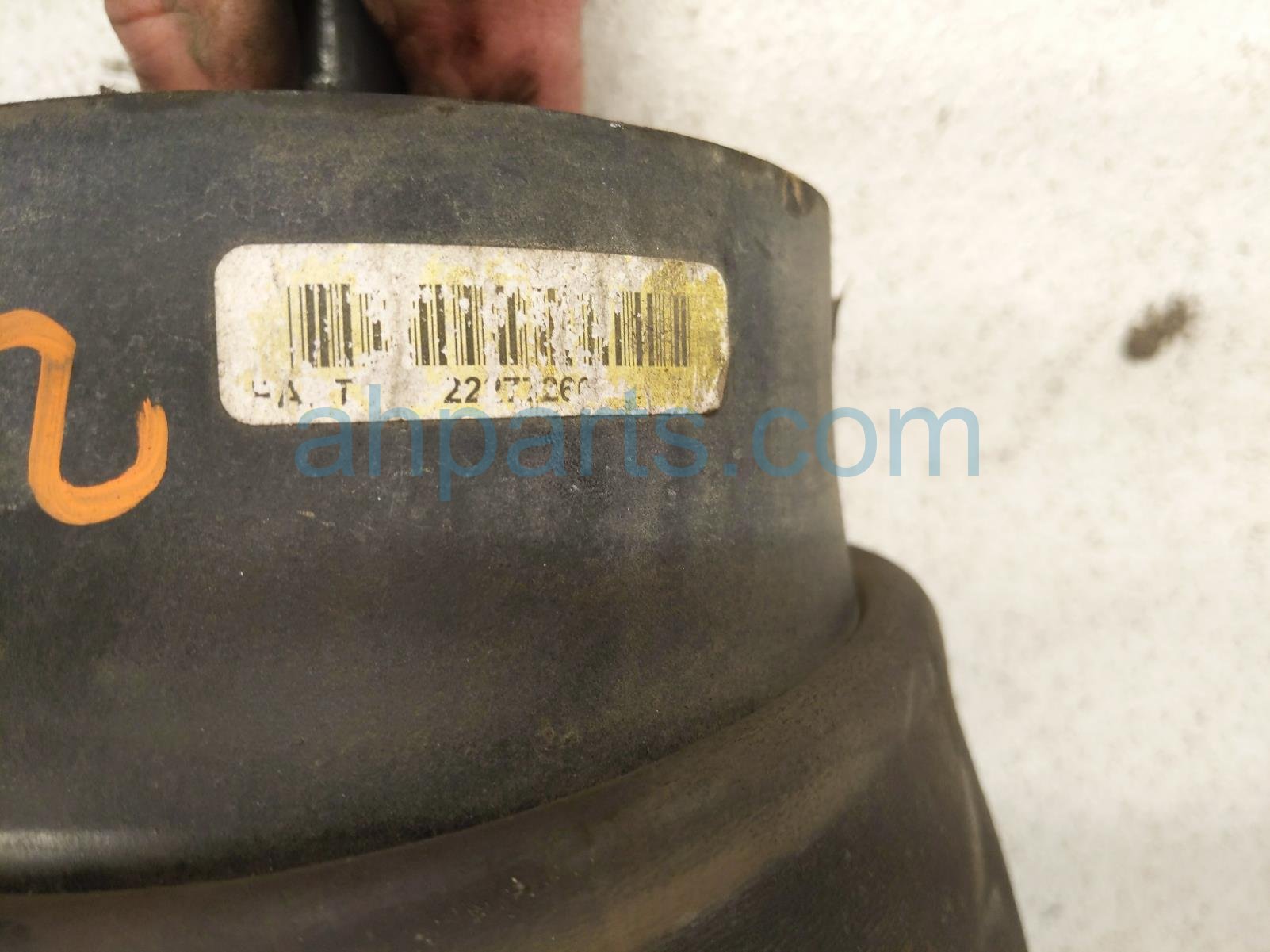 2020 Land Rover Range Rover Sport Strut / Spring / Shock Absorber Rear Passenger Air Suspension Air Bag LR044853 Replacement 2020 Land Rover Range Rover Sport Strut / Spring / Shock Absorber Rear Passenger Air Suspension Air Bag LR044853 Replacement thumbnail