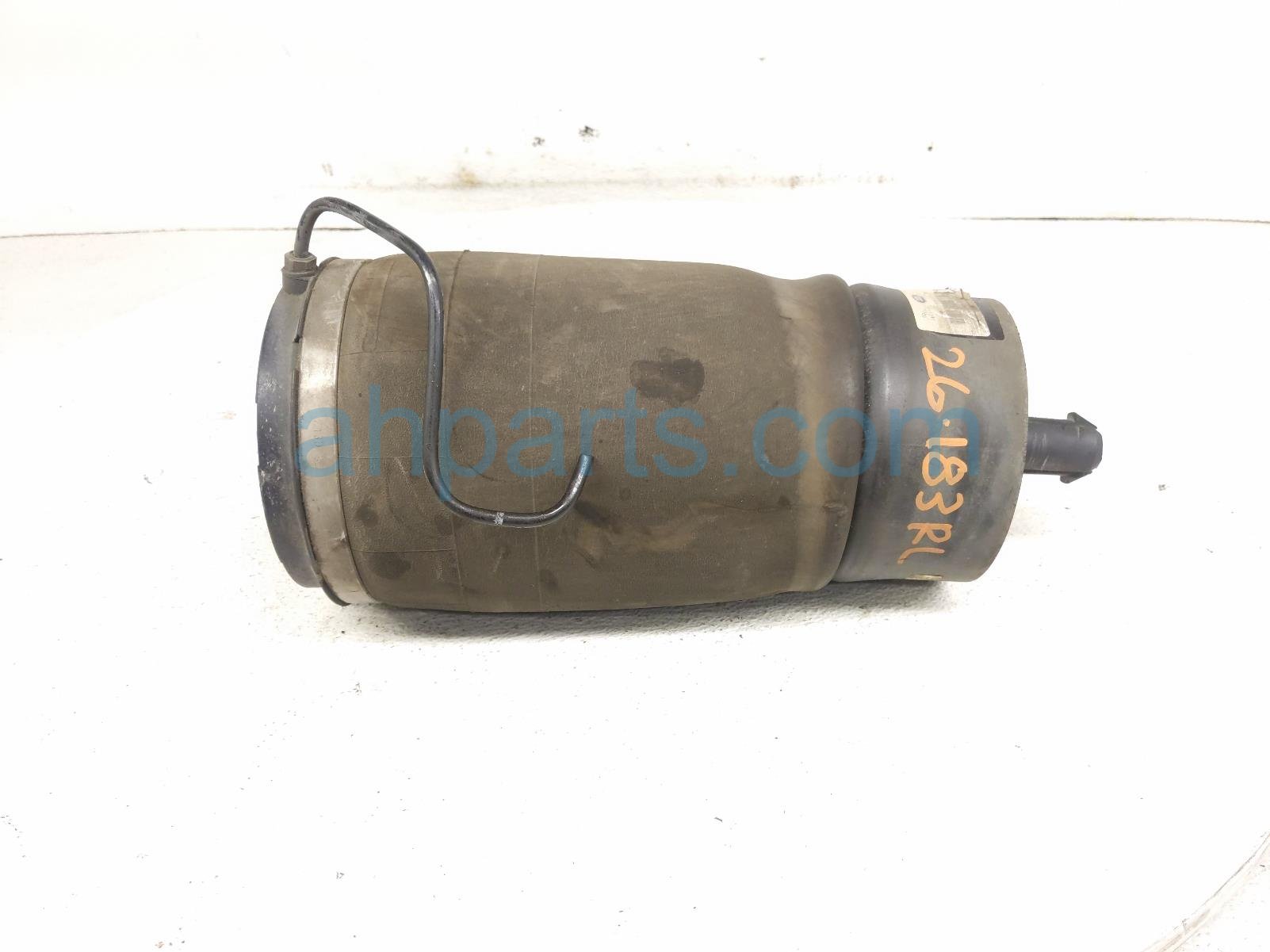 2020 Land Rover Range Rover Sport Strut / Spring / Shock Absorber Rear Driver Air Suspension Air Bag LR052171 Replacement 2020 Land Rover Range Rover Sport Strut / Spring / Shock Absorber Rear Driver Air Suspension Air Bag LR052171 Replacement thumbnail