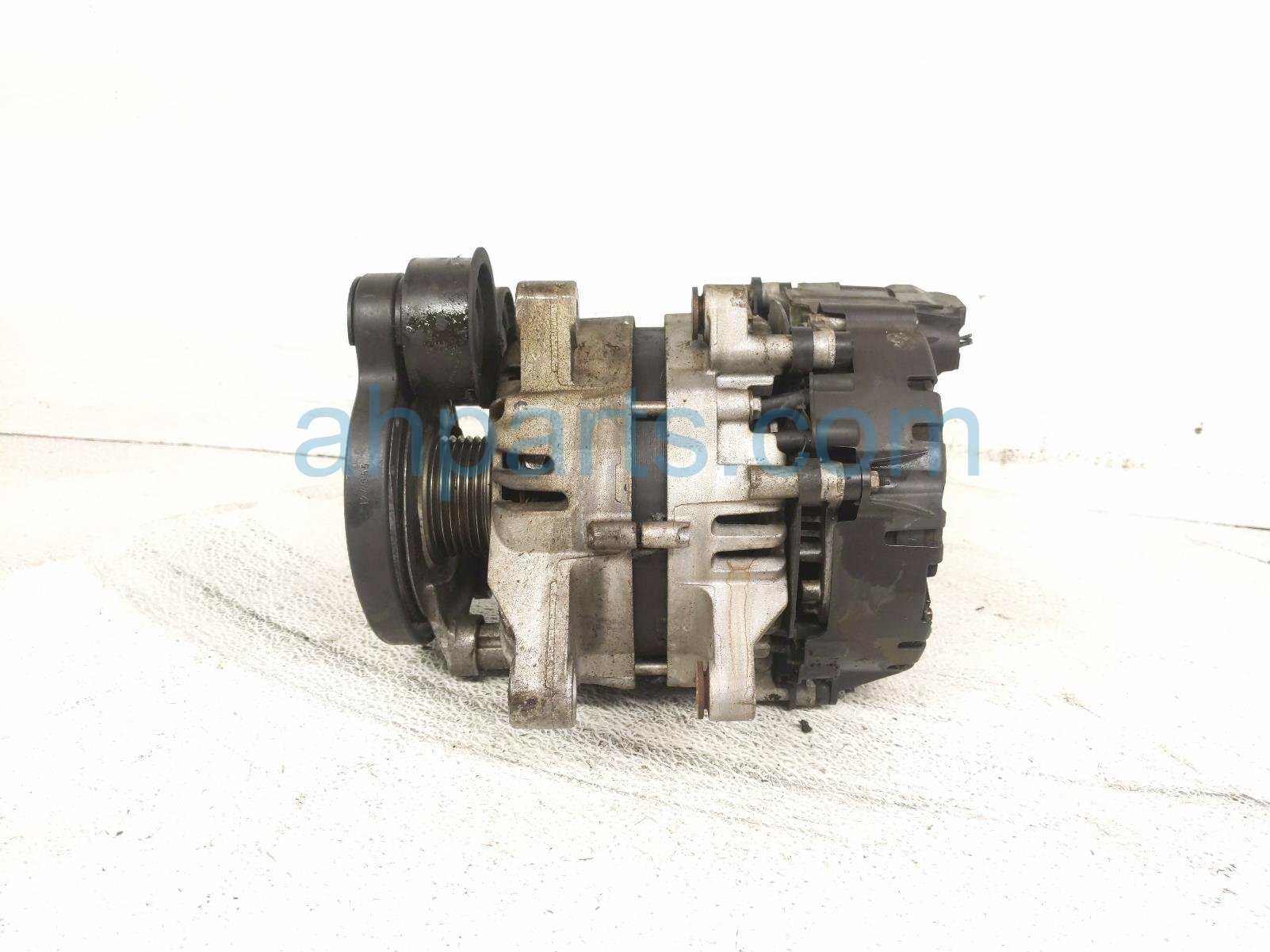 2020 Land Rover Range Rover Sport Alternator / Generator LR174072 Replacement 2020 Land Rover Range Rover Sport Alternator / Generator LR174072 Replacement thumbnail
